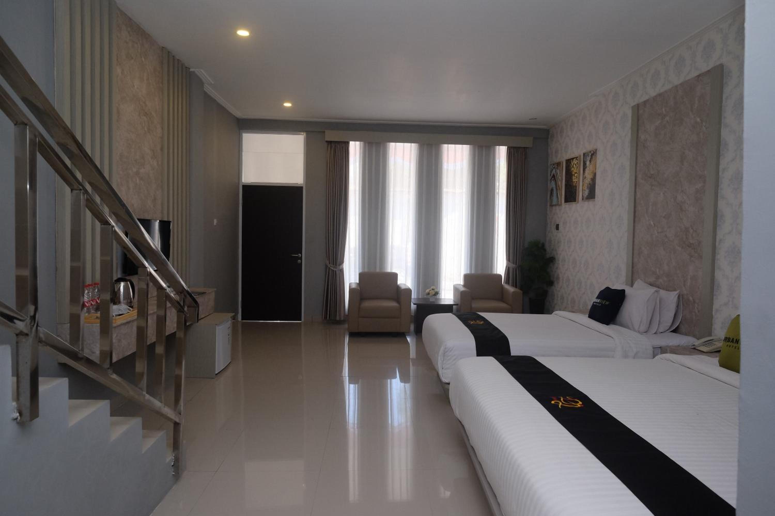 Standard Family Room - Photo 4