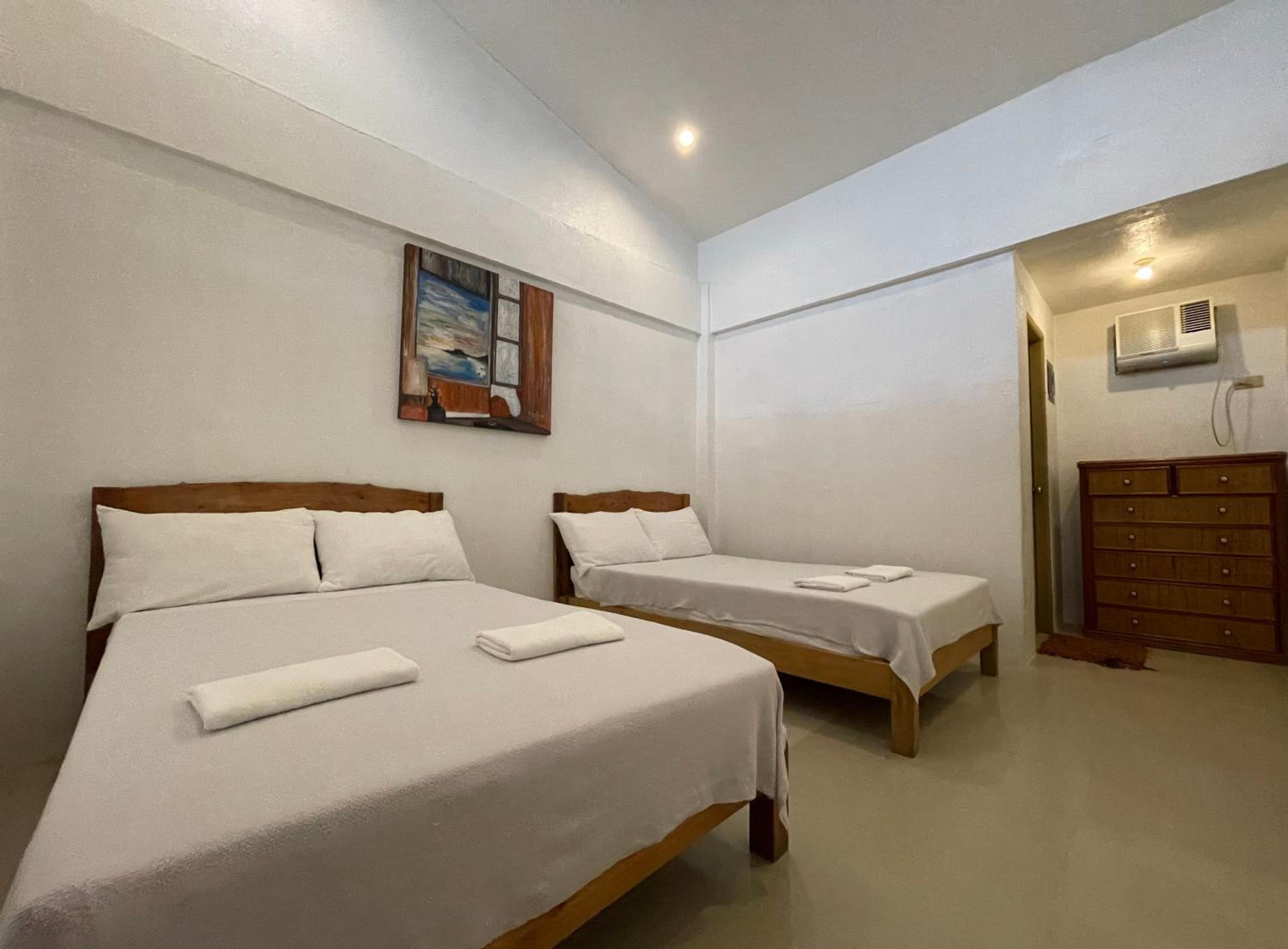 Quadruple Room - Photo 4