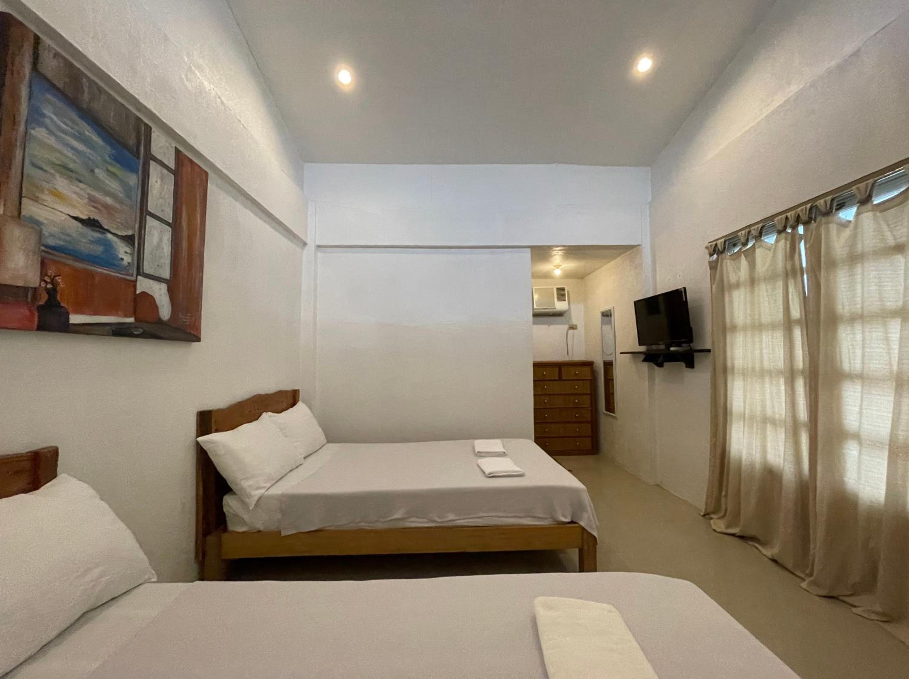 Quadruple Room - Photo 6