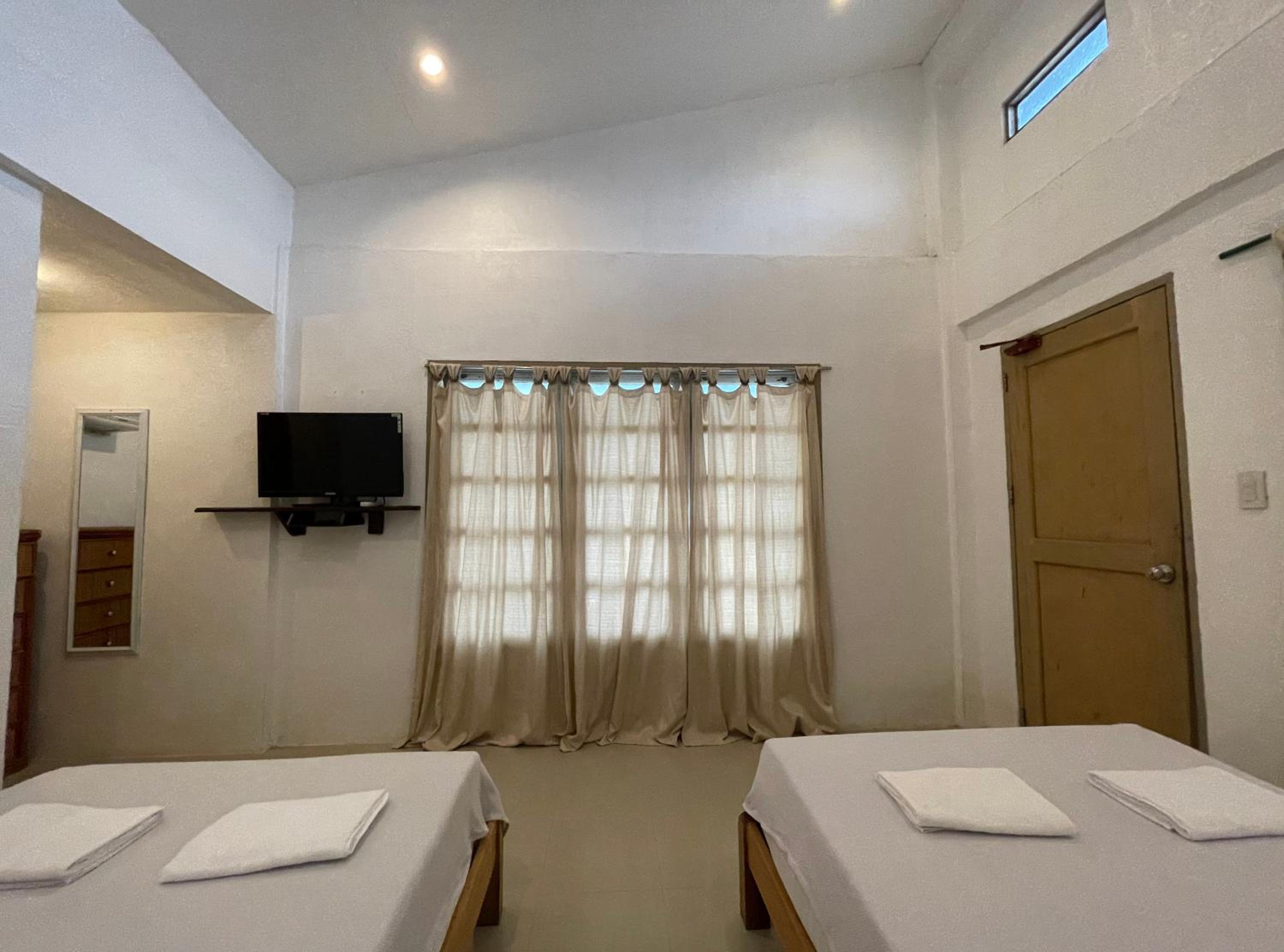 Quadruple Room - Photo 5