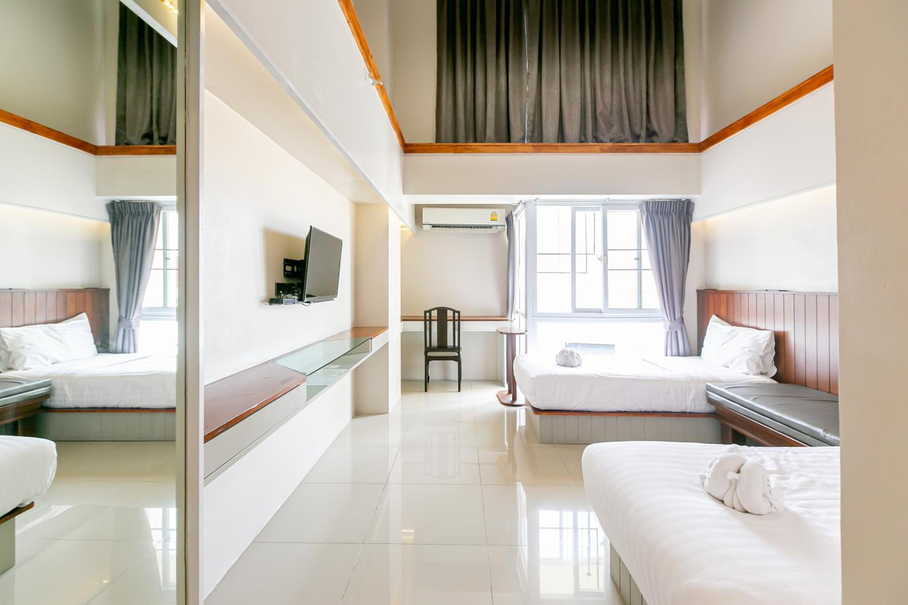 Deluxe Twin Room photo 3