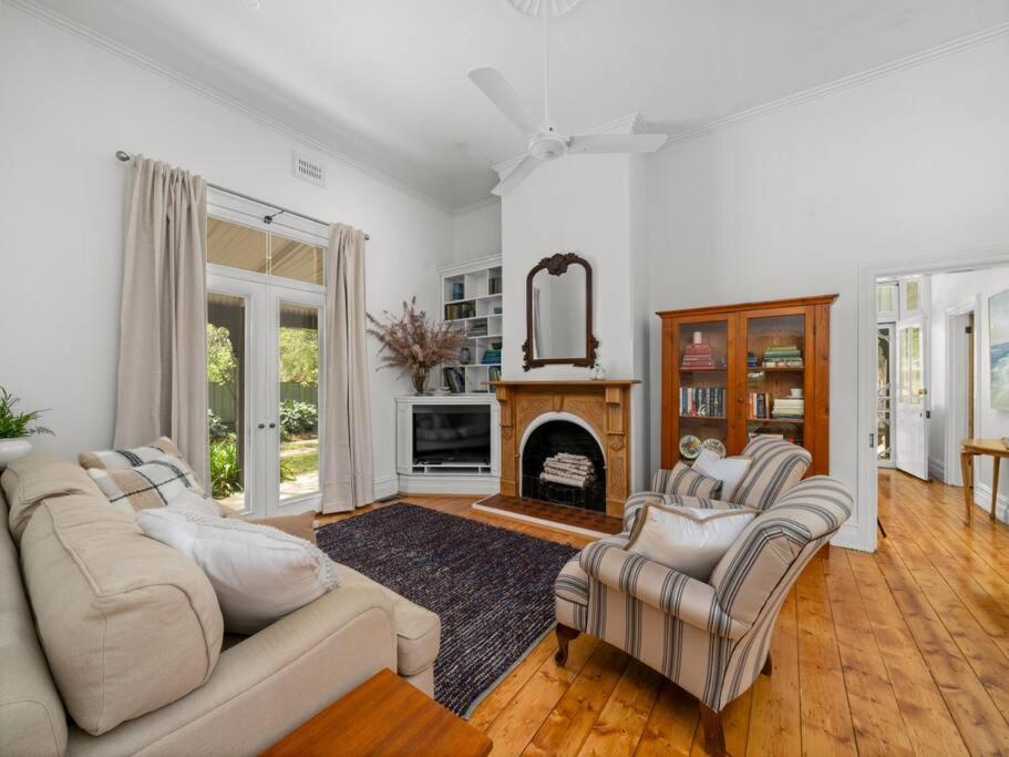 Three-Bedroom House photo 3