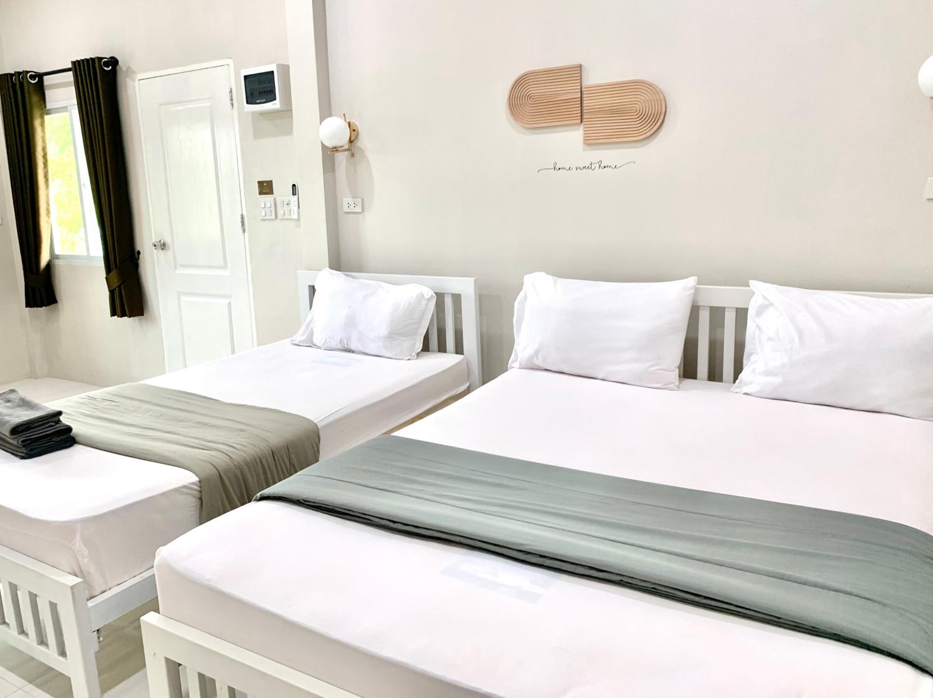 Triple Room with Balcony - Photo 6