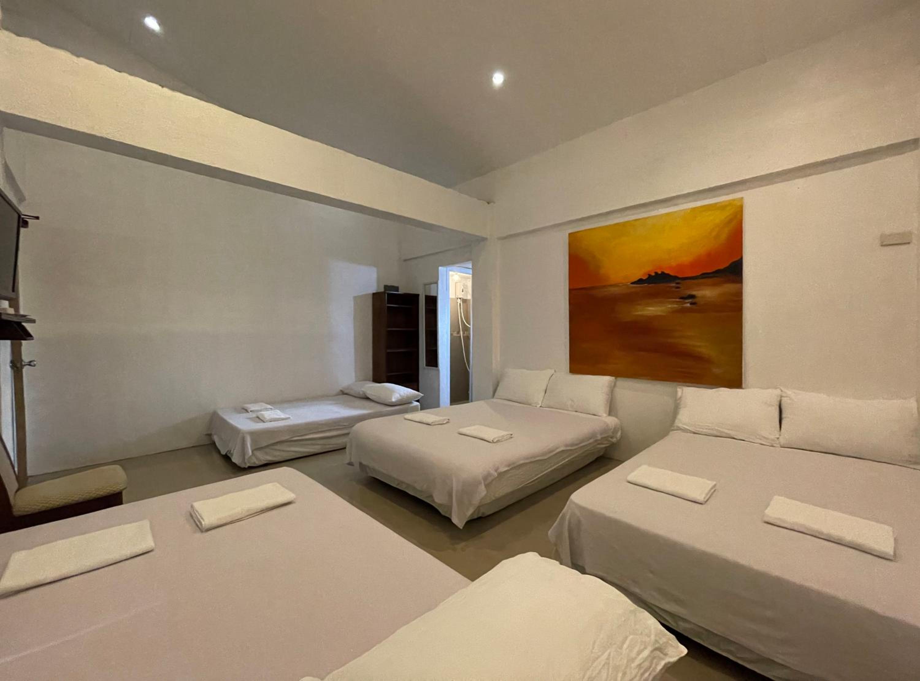 Deluxe Family Suite photo 2