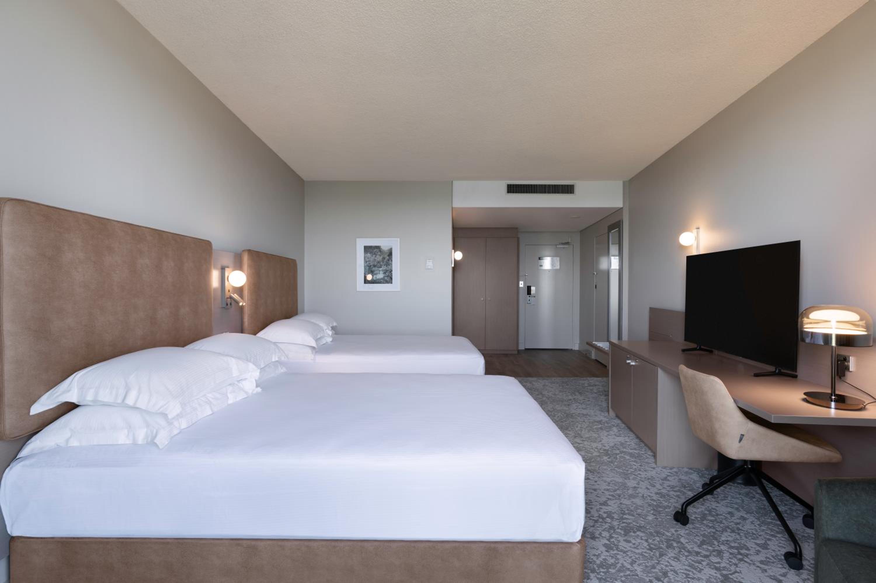 Deluxe Twin Room with Harbor View