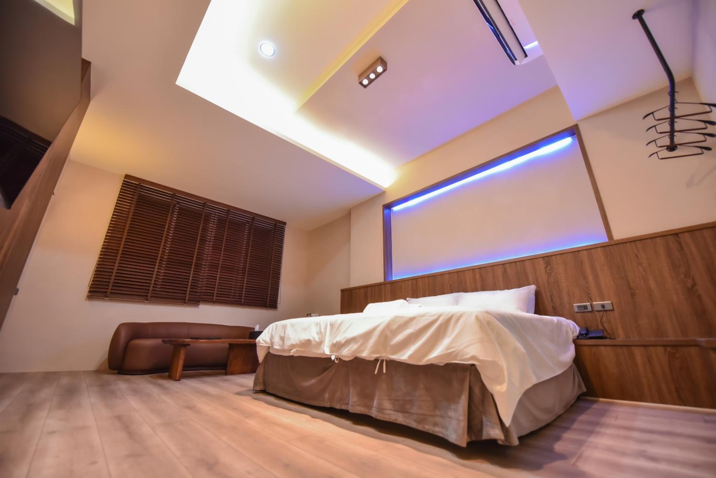 Queen Room photo 1