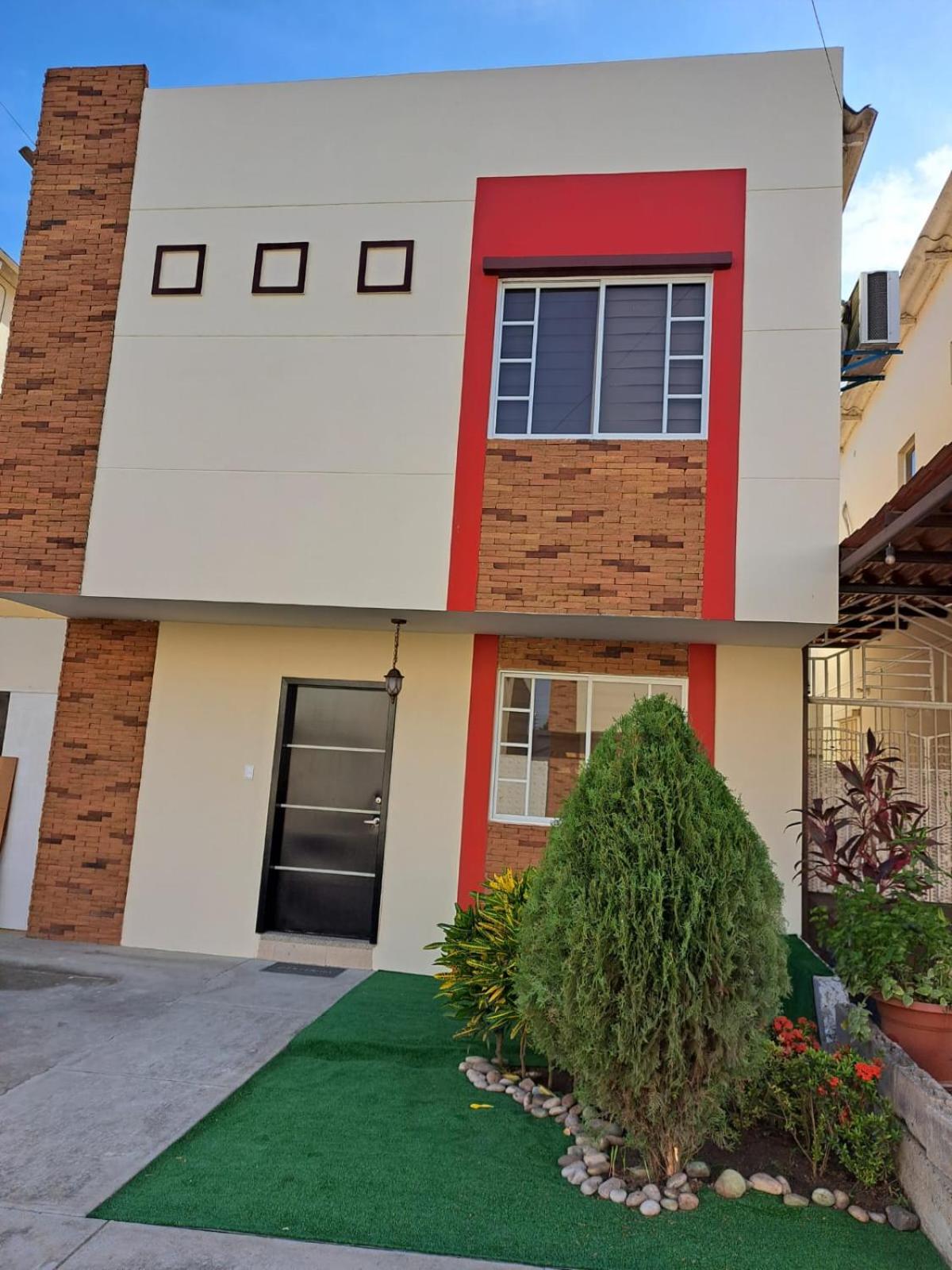 Three-Bedroom House photo 1