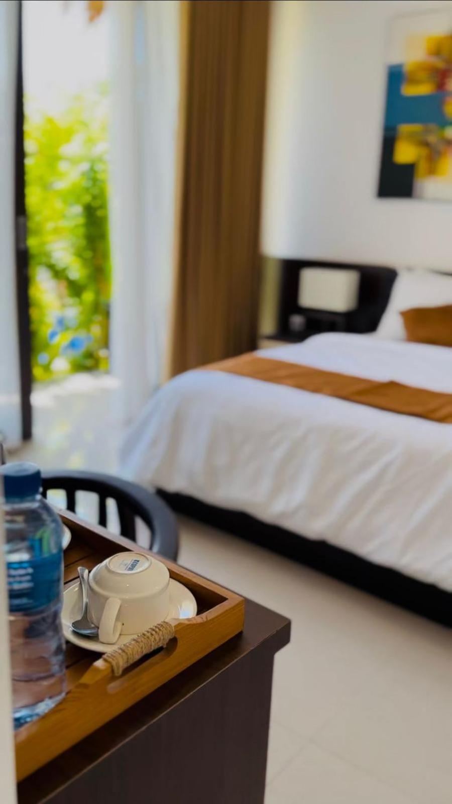 Double Room with Pool View - Photo 4