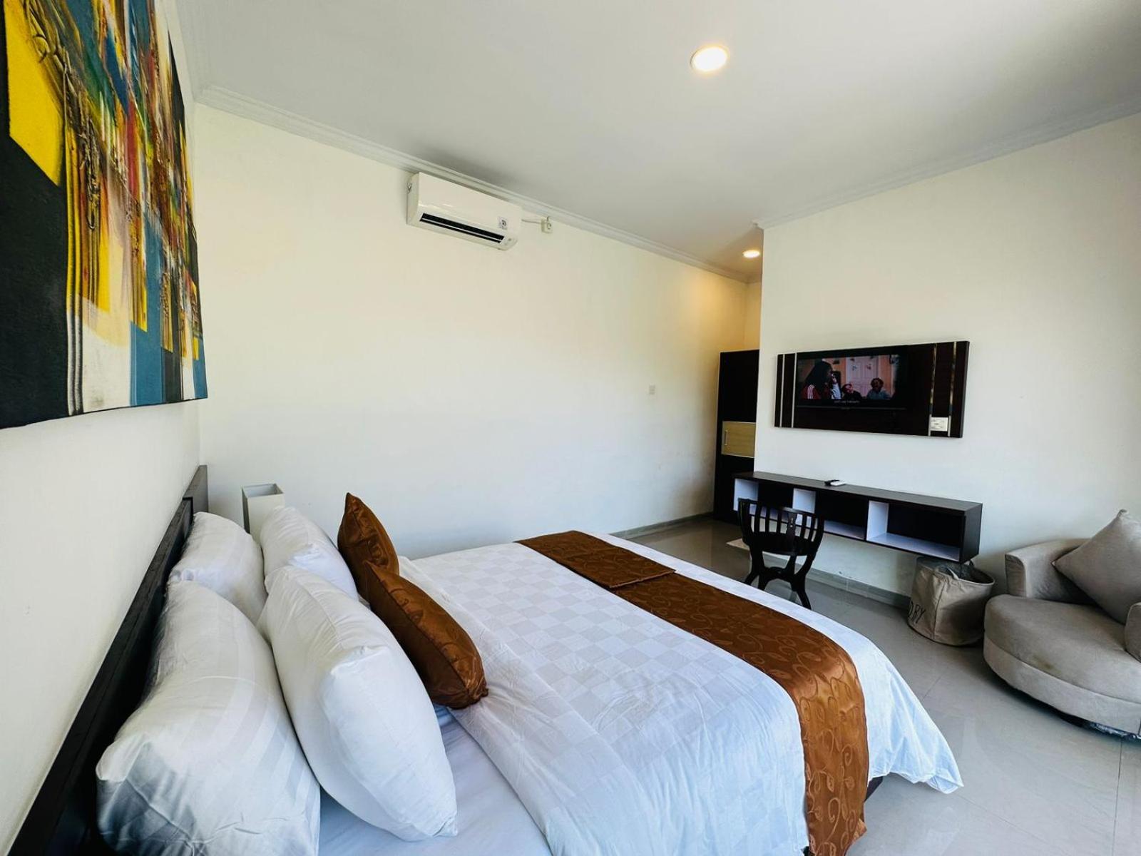 Double Room with Pool View - Photo 15