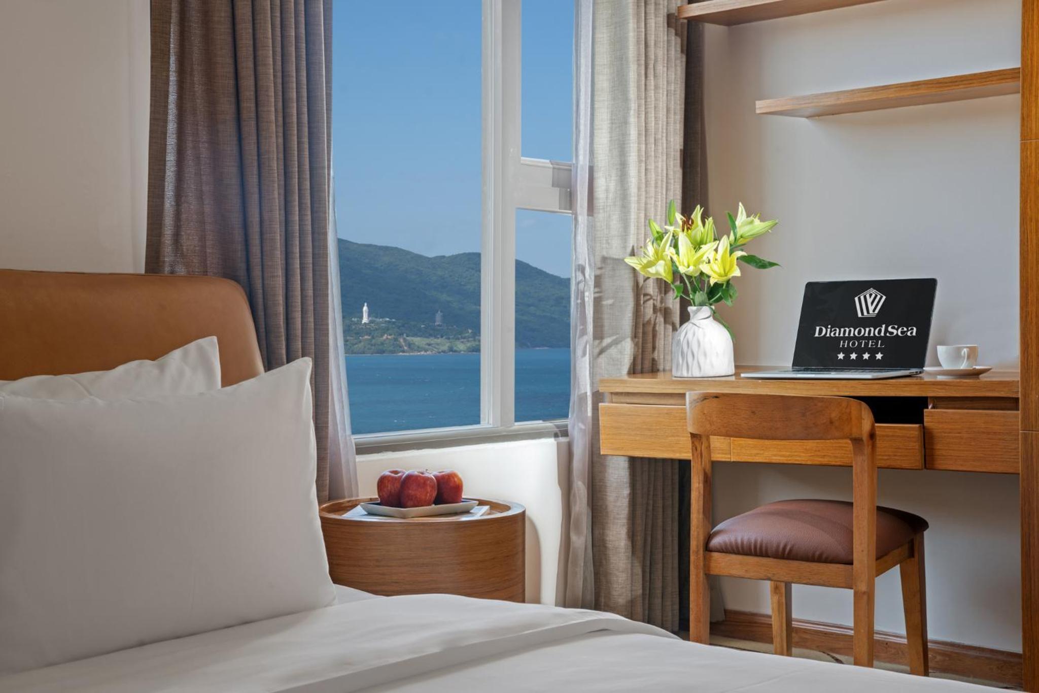 Oceanfront Family Suite with Balcony photo 3
