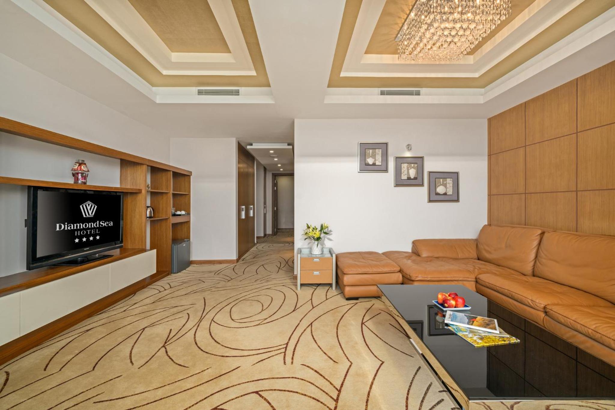 Oceanfront Family Suite with Balcony photo 2