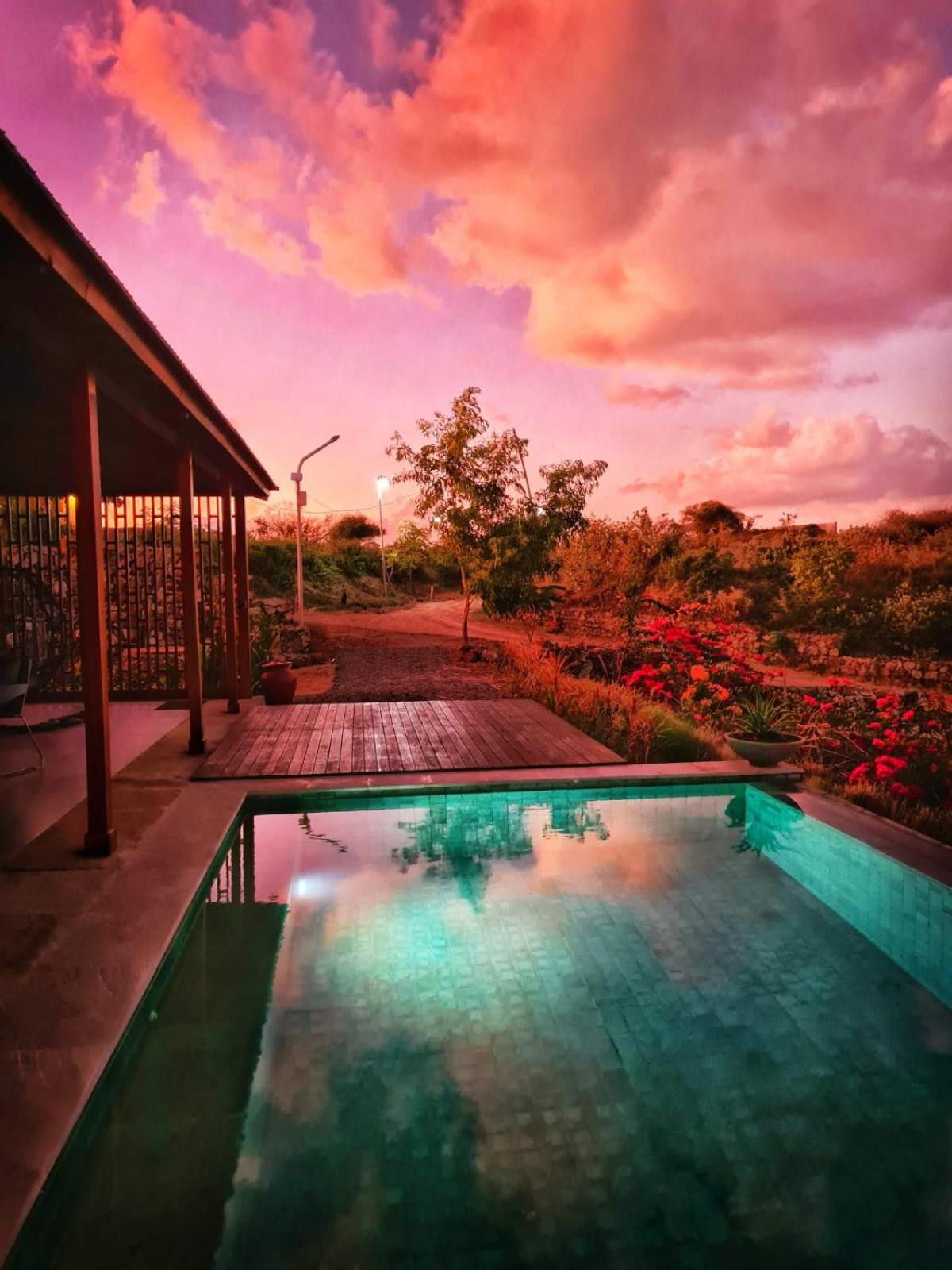 Villa with Private Pool - Photo 38