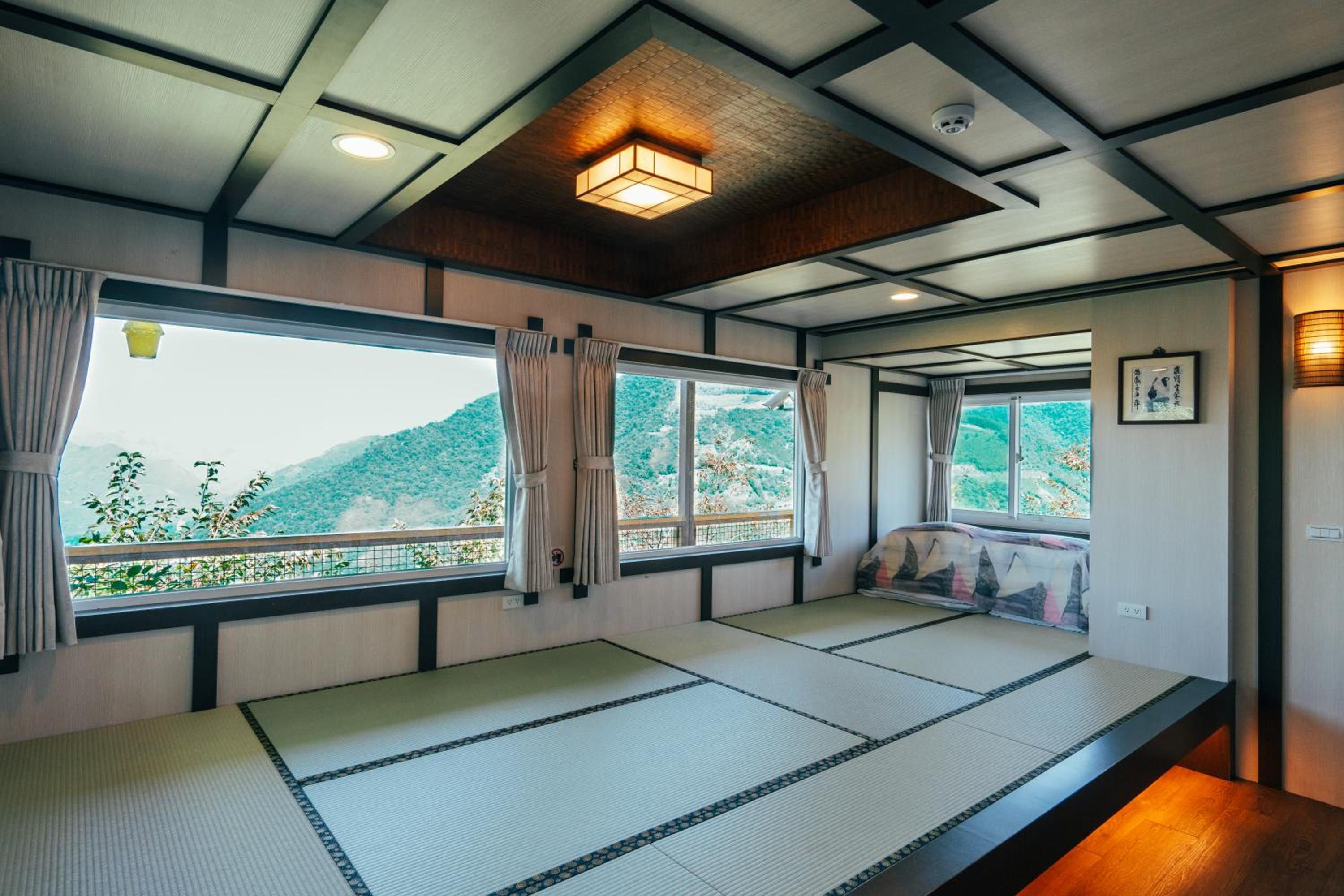 Japanese-Style Quadruple Room photo 1