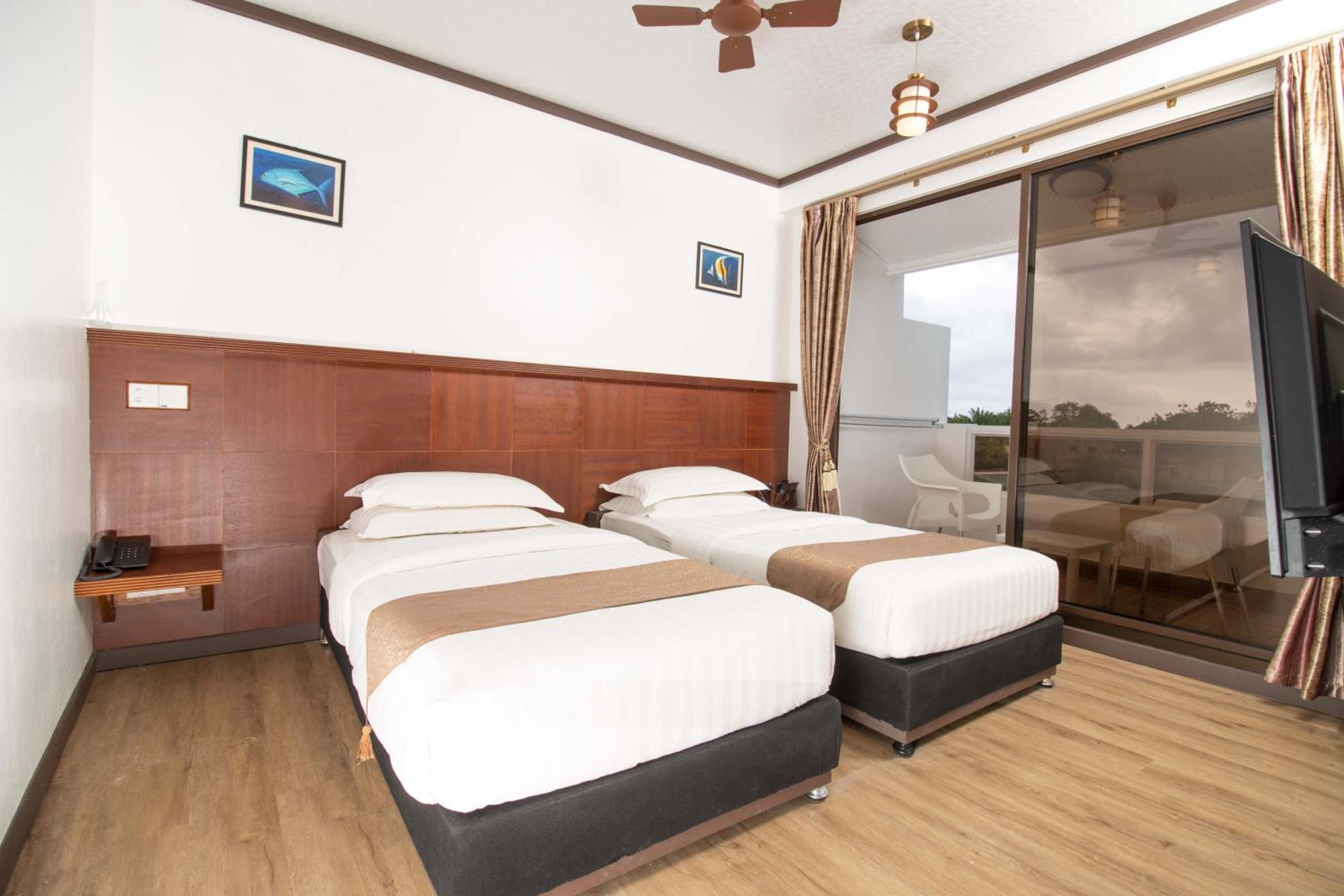 Superior Twin Room with Balcony photo 2