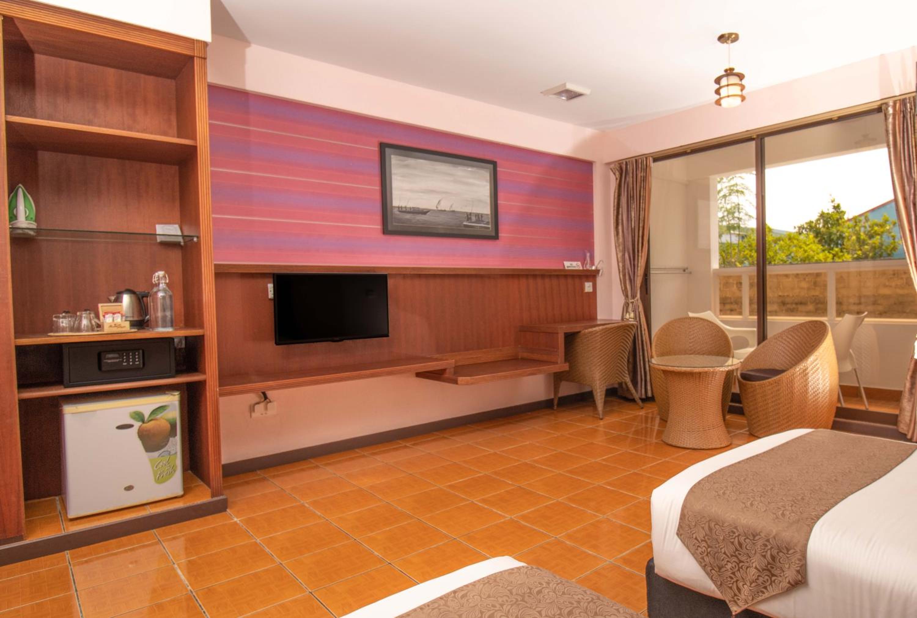 Deluxe Double Room with Balcony photo 1