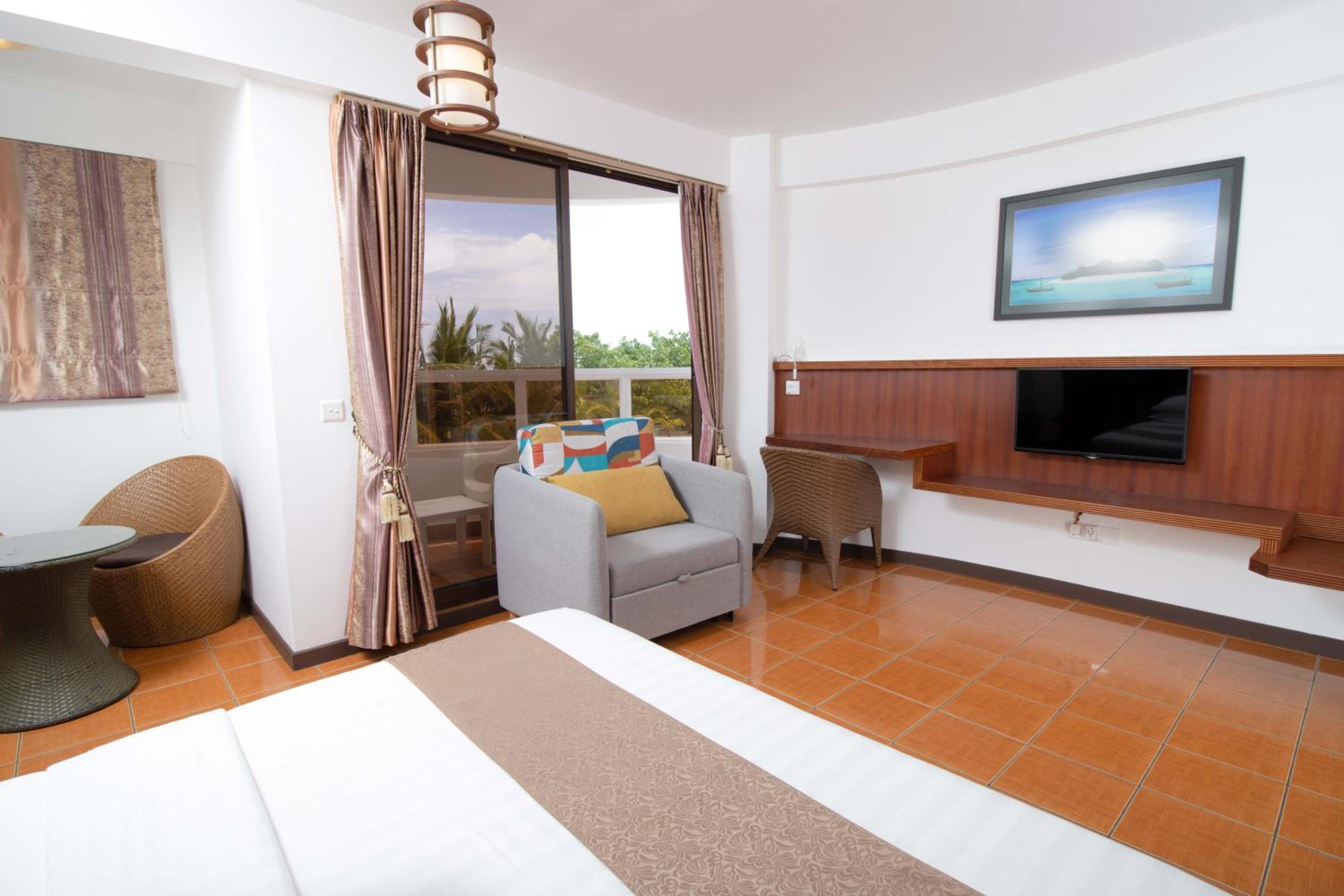 Deluxe Double Room with Beach View photo 1