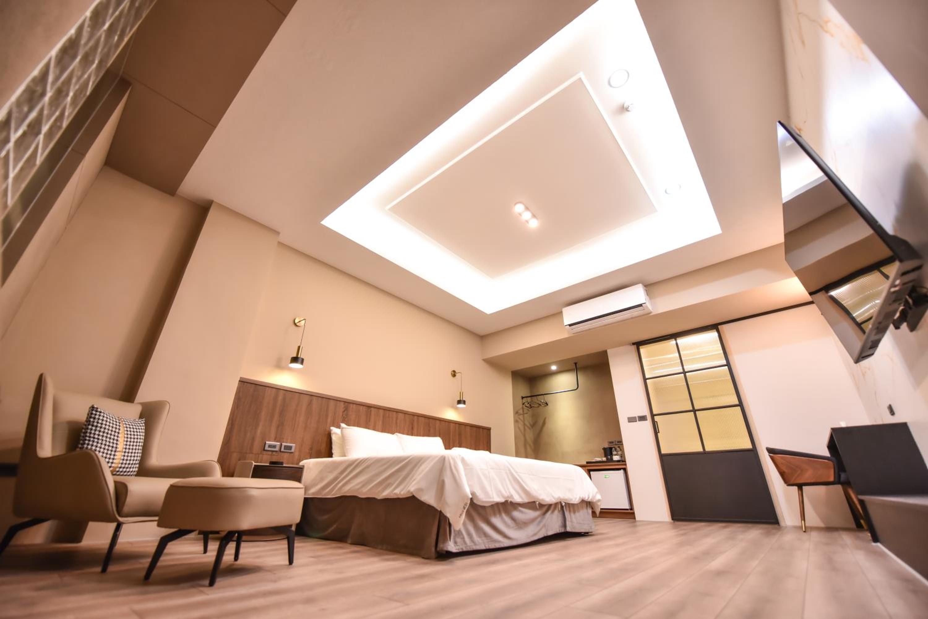 Queen Room photo 1