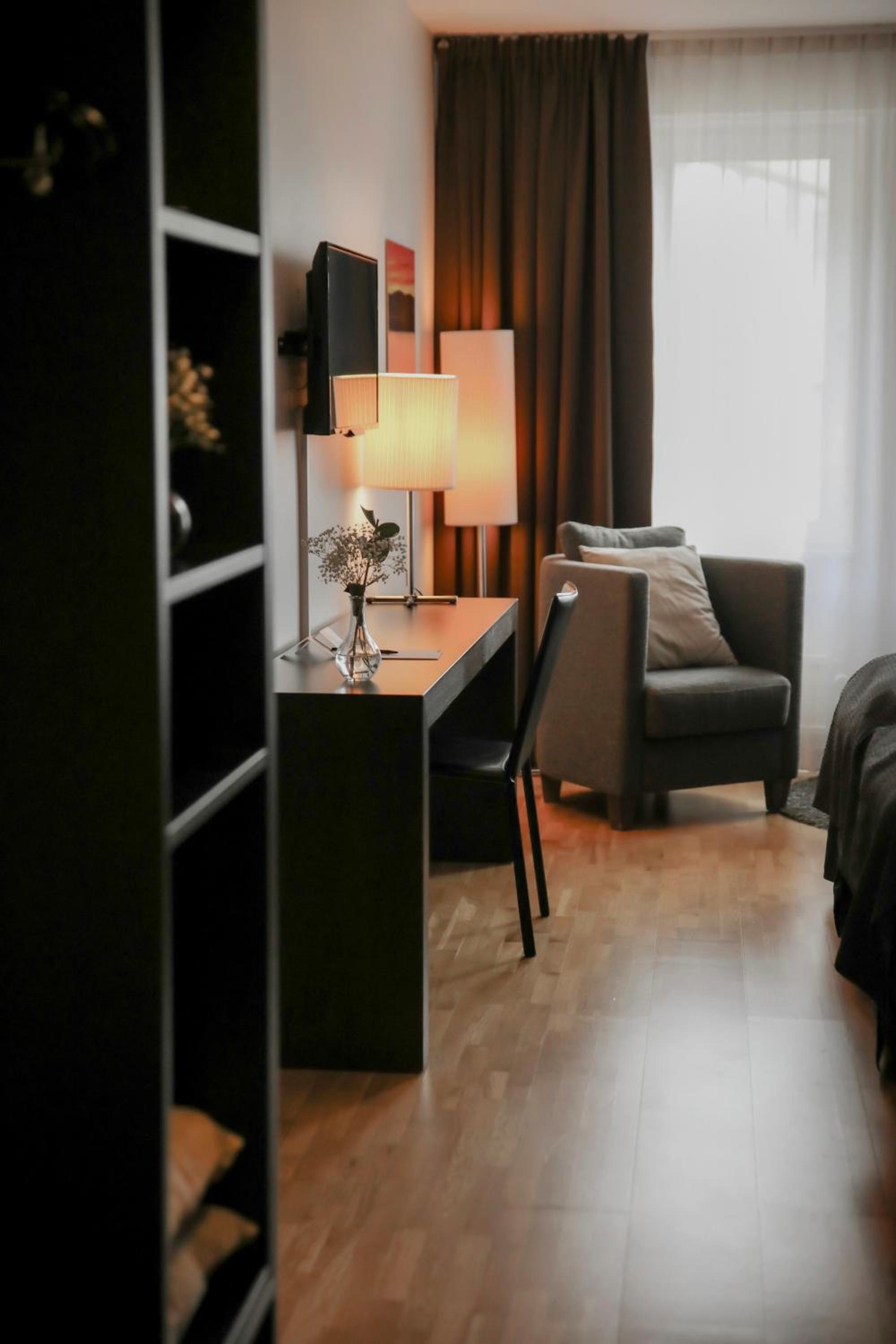 Standard Twin Room - Photo 2