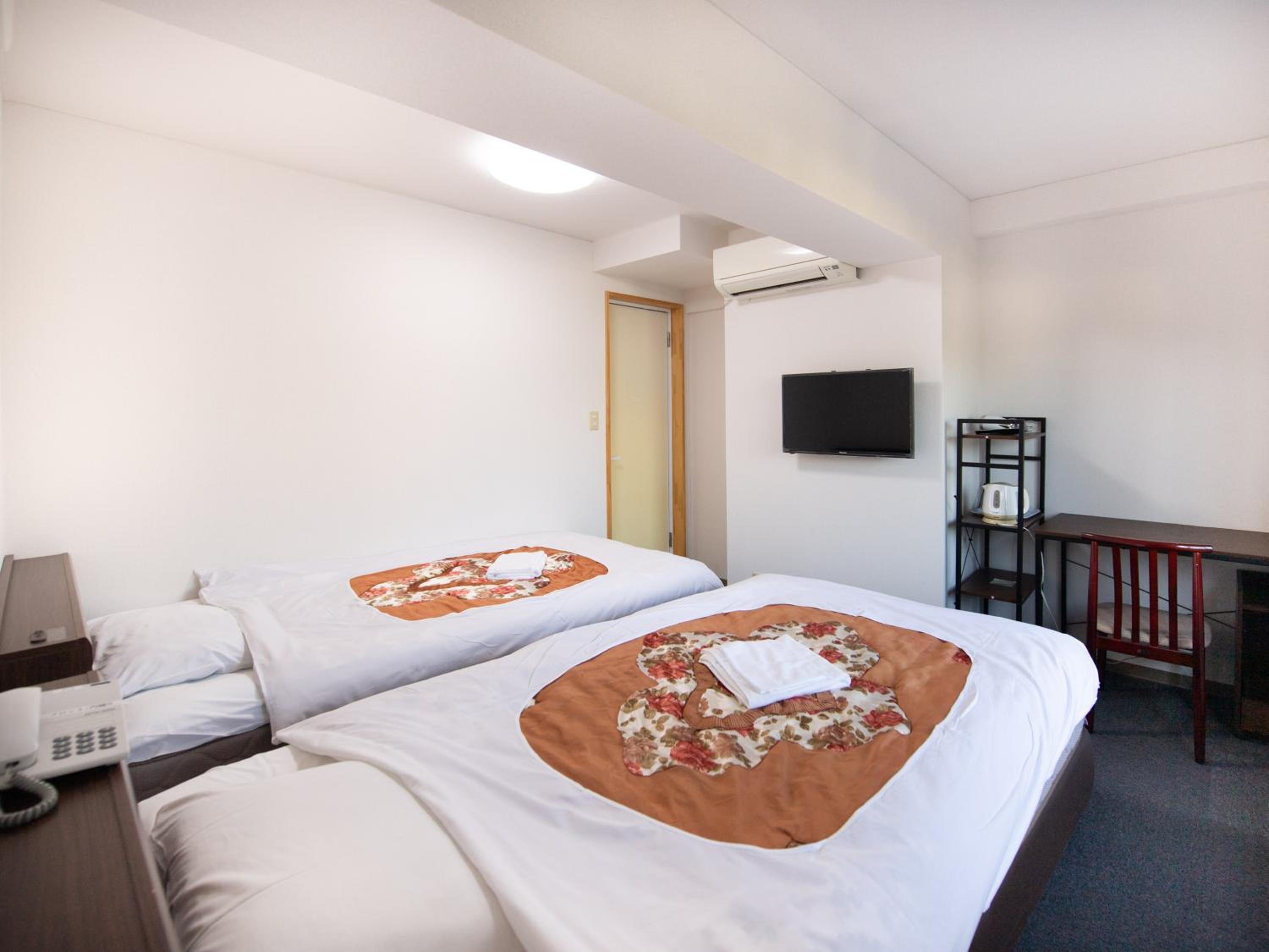 Standard Twin Room - Photo 6