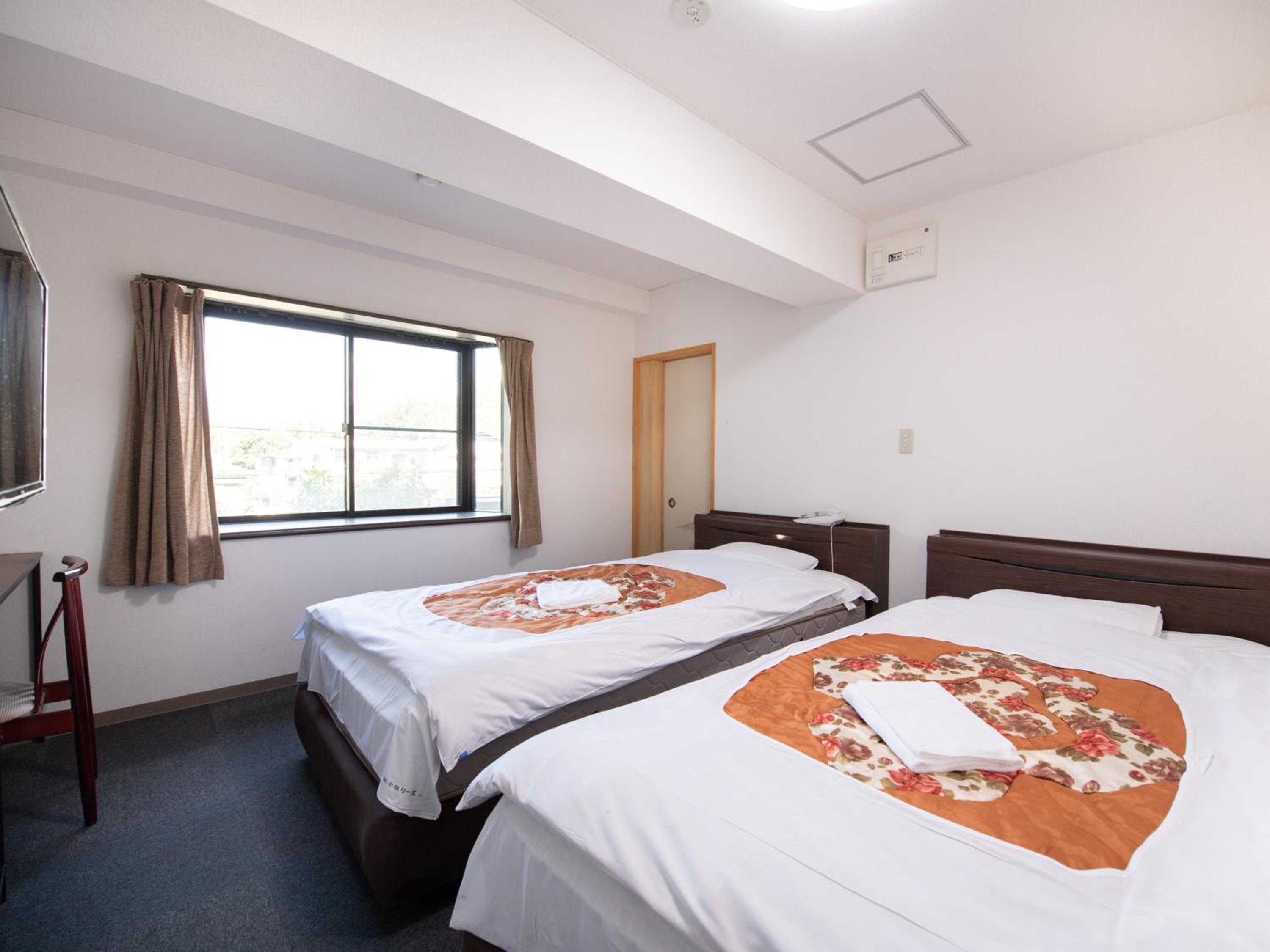 Standard Twin Room - Photo 7
