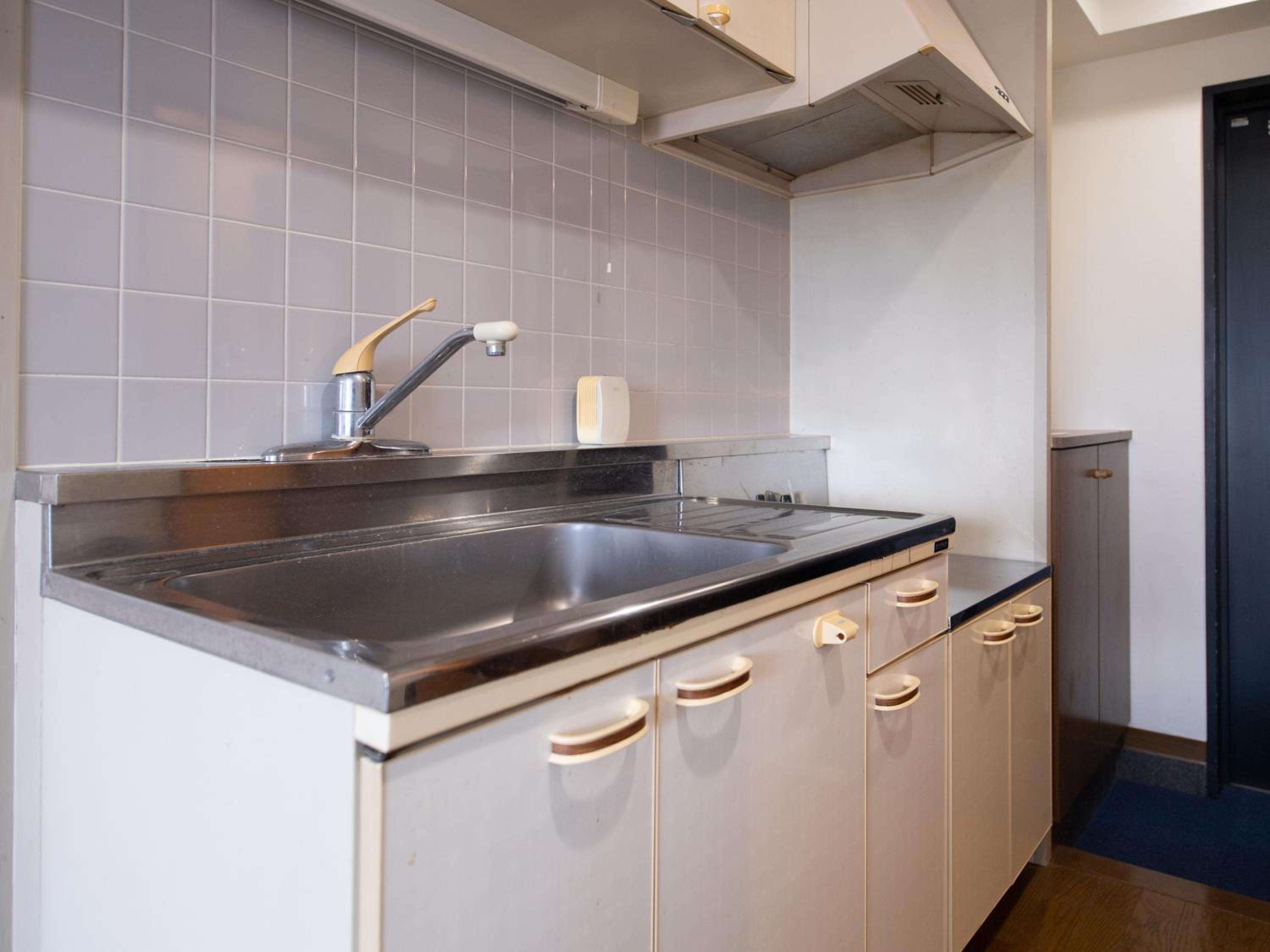 Standard Twin Room - Photo 5
