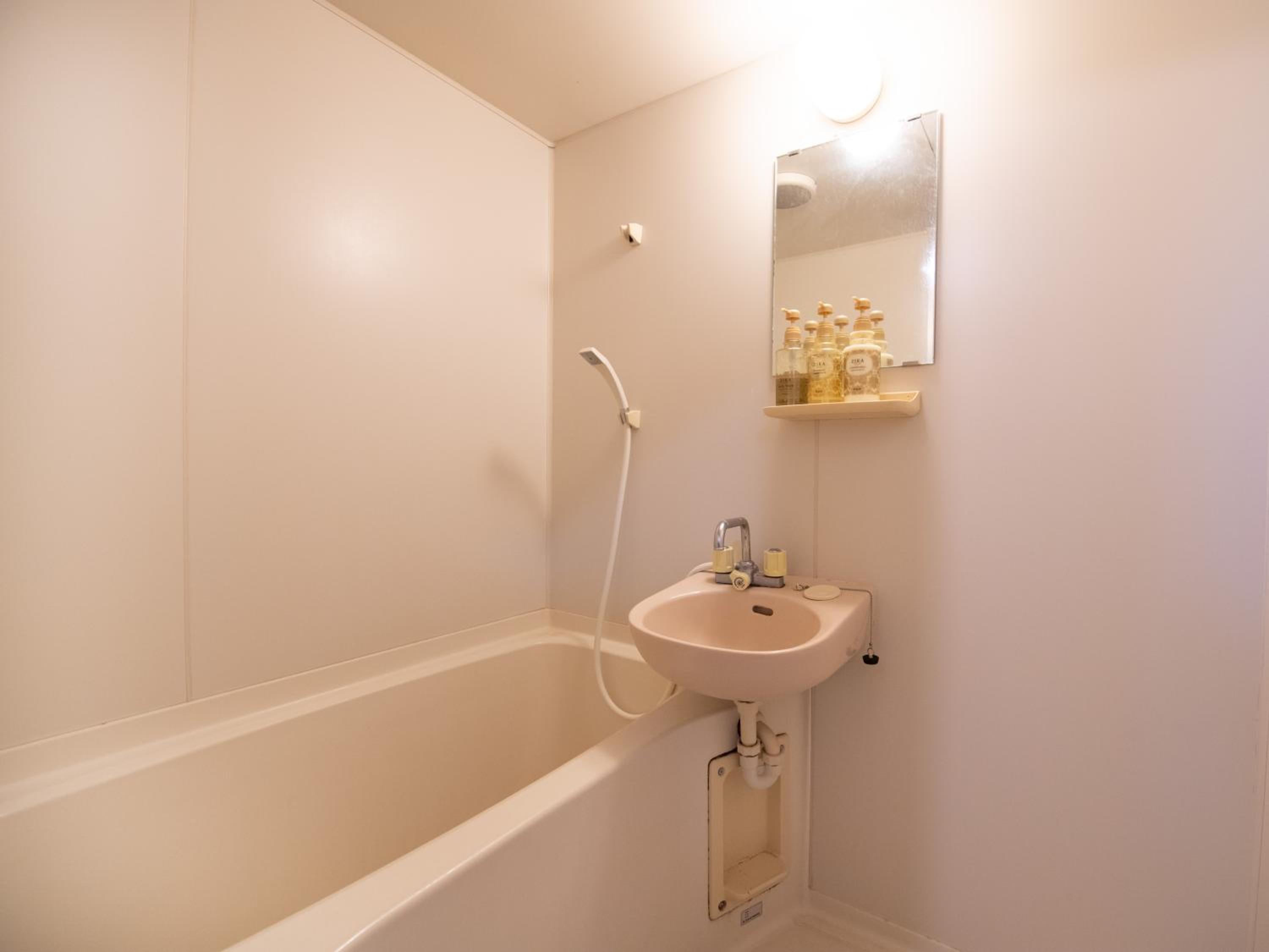 Standard Twin Room - Photo 11