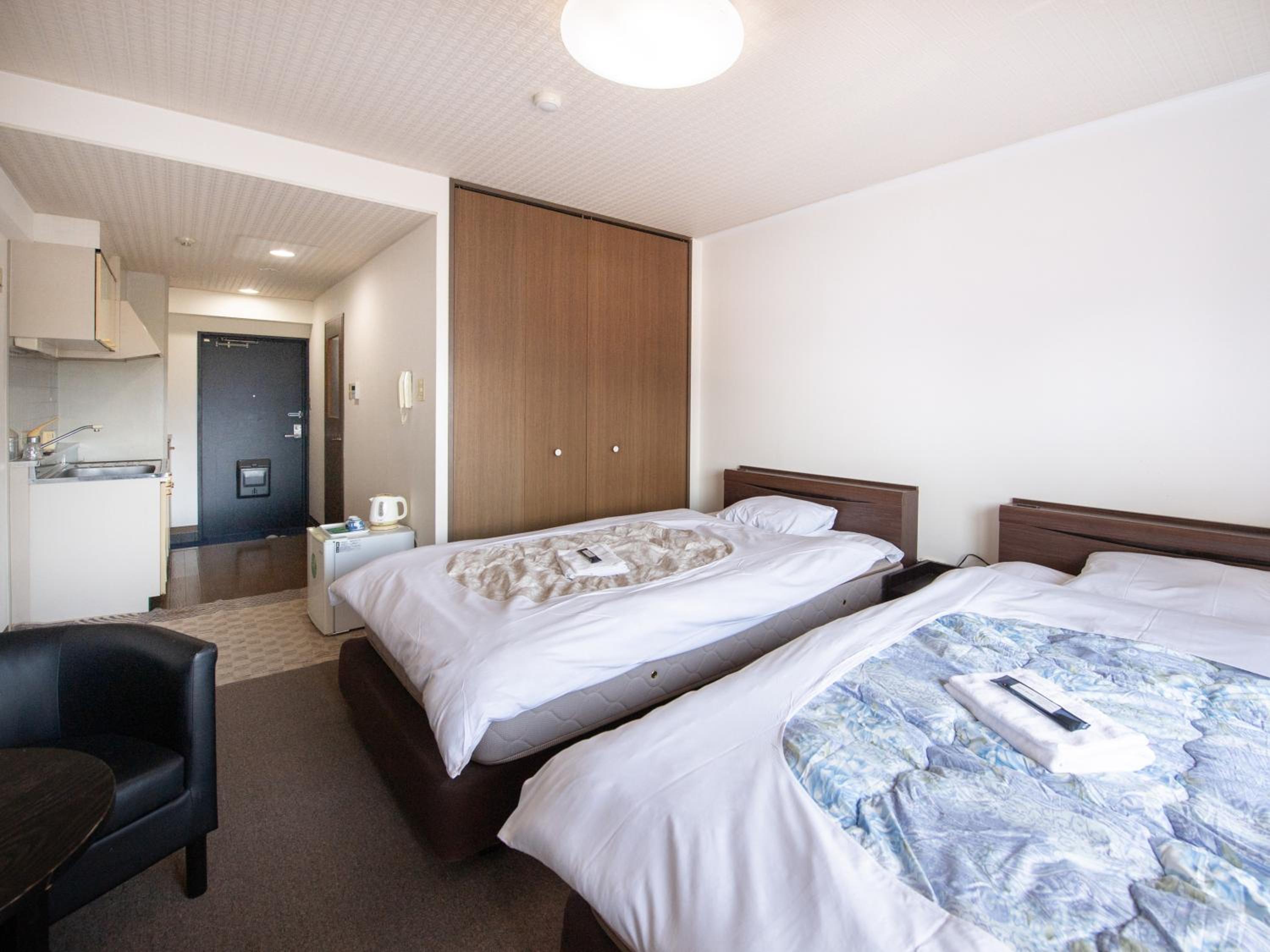 Standard Twin Room - Photo 4