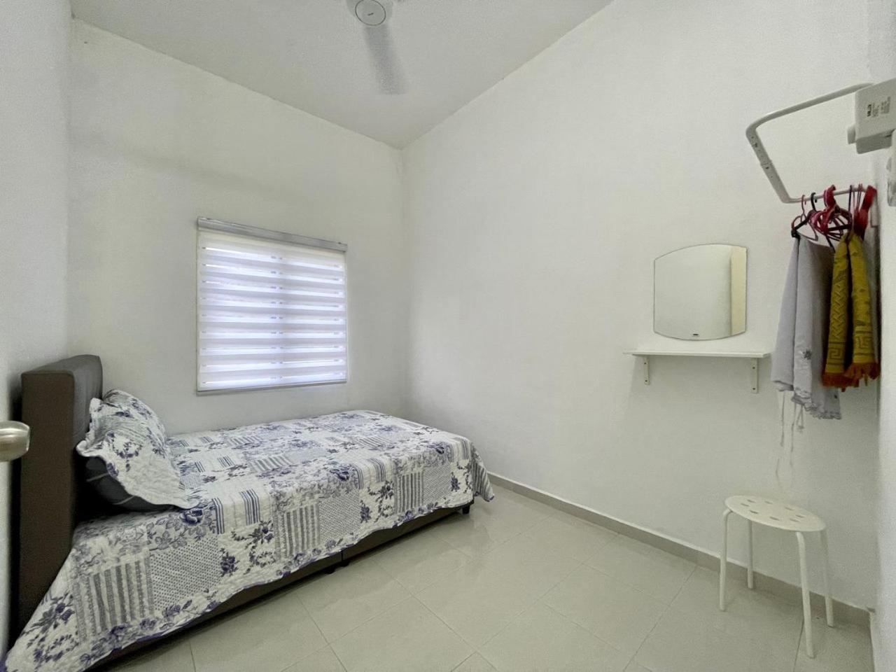 Three-Bedroom House photo 3