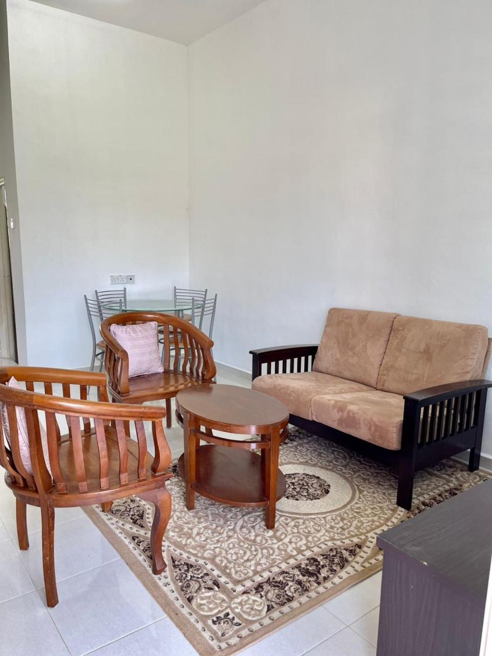 Three-Bedroom House photo 1