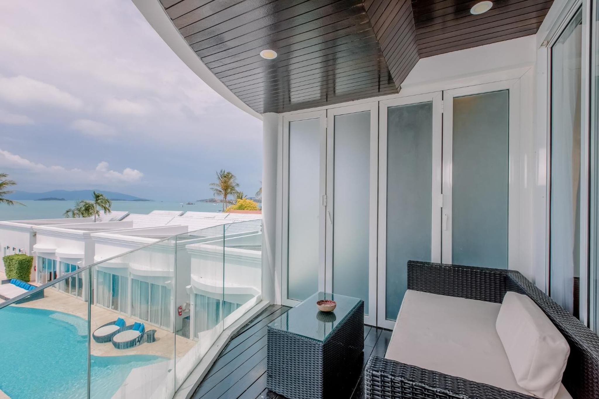Deluxe Sea View photo 2