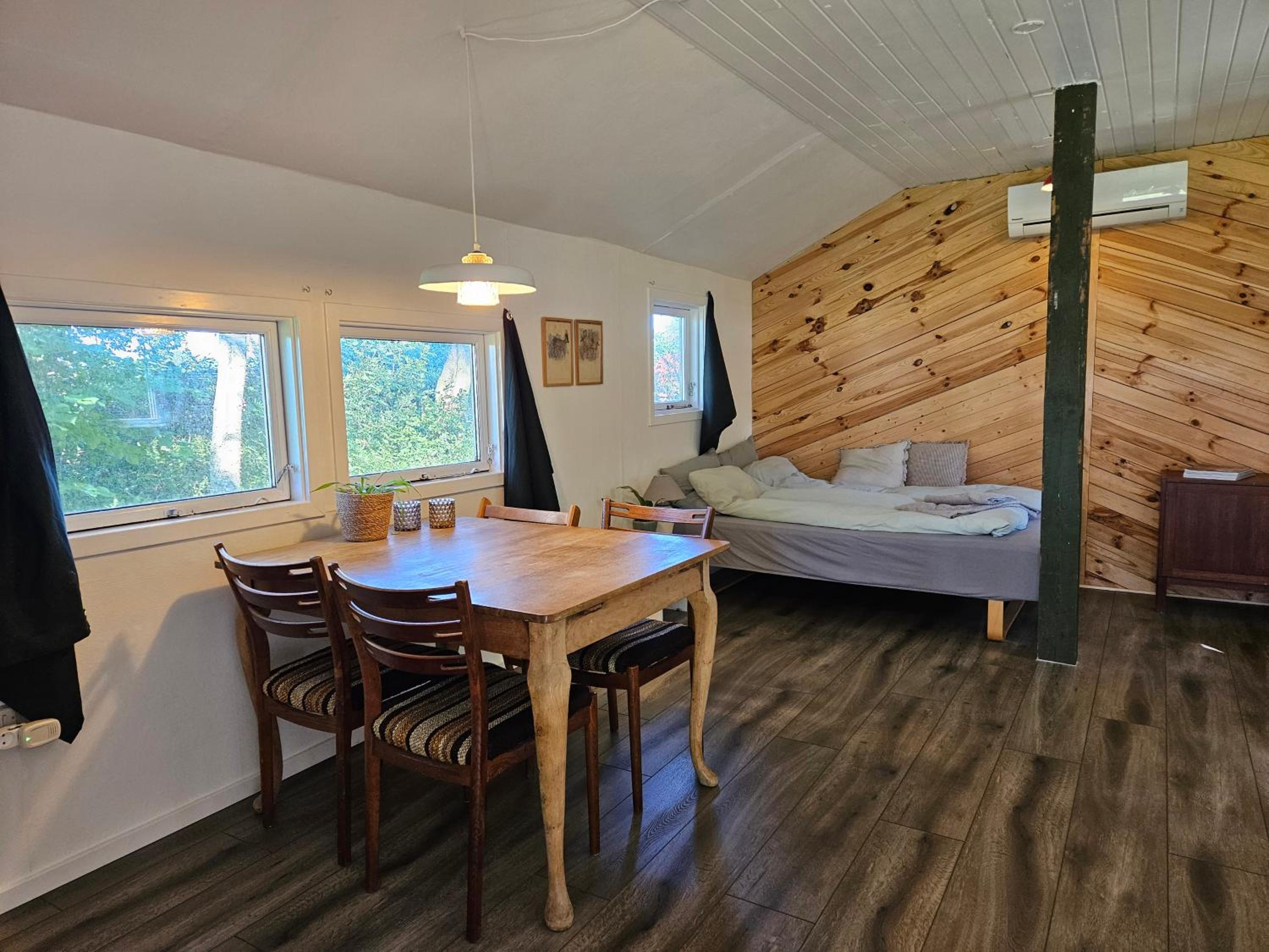One-Bedroom House photo 1