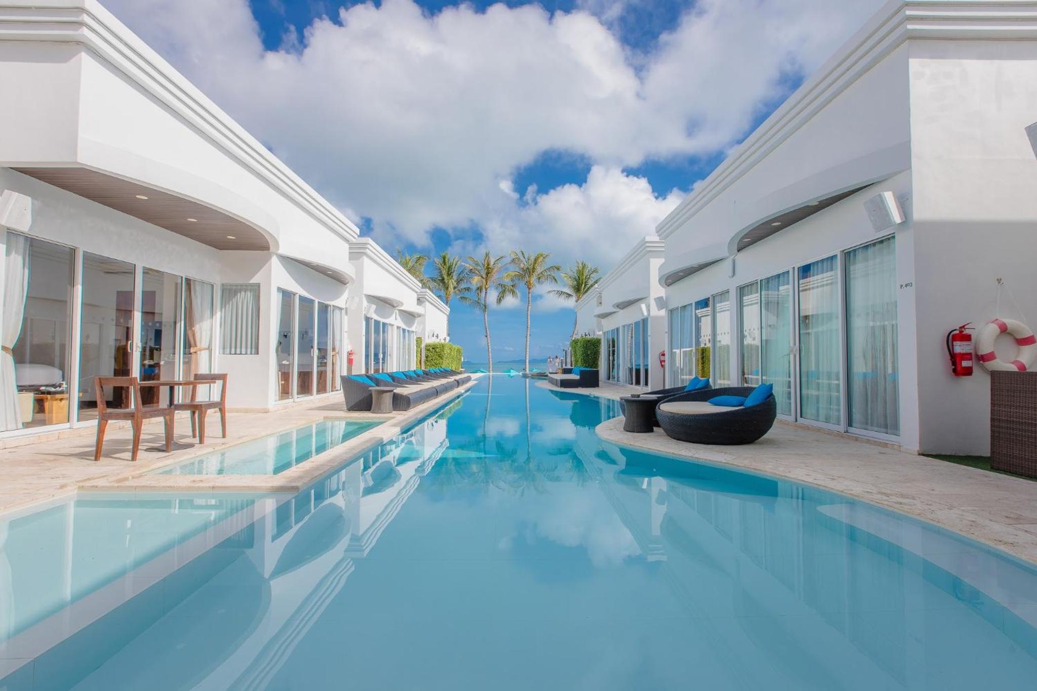Deluxe Pool Access photo 3