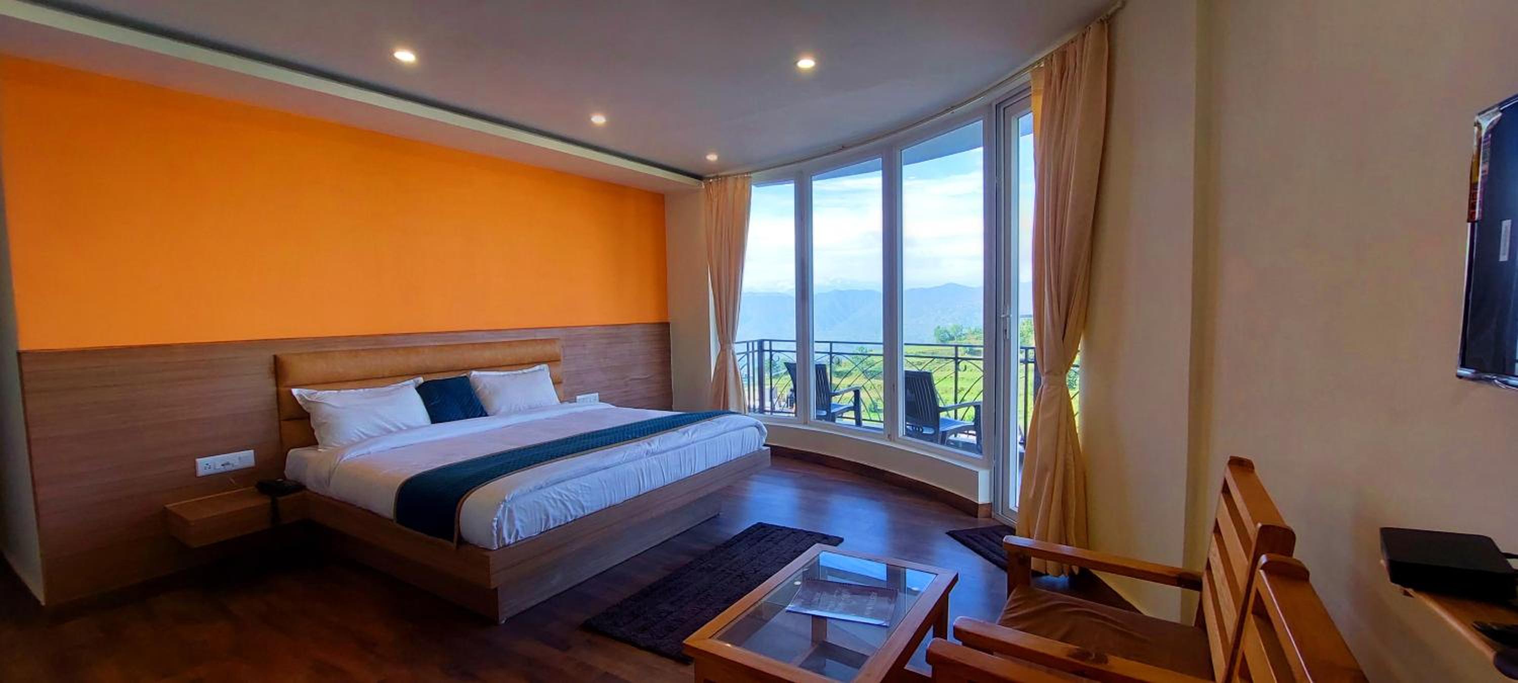 Deluxe Double Room with Balcony photo 3