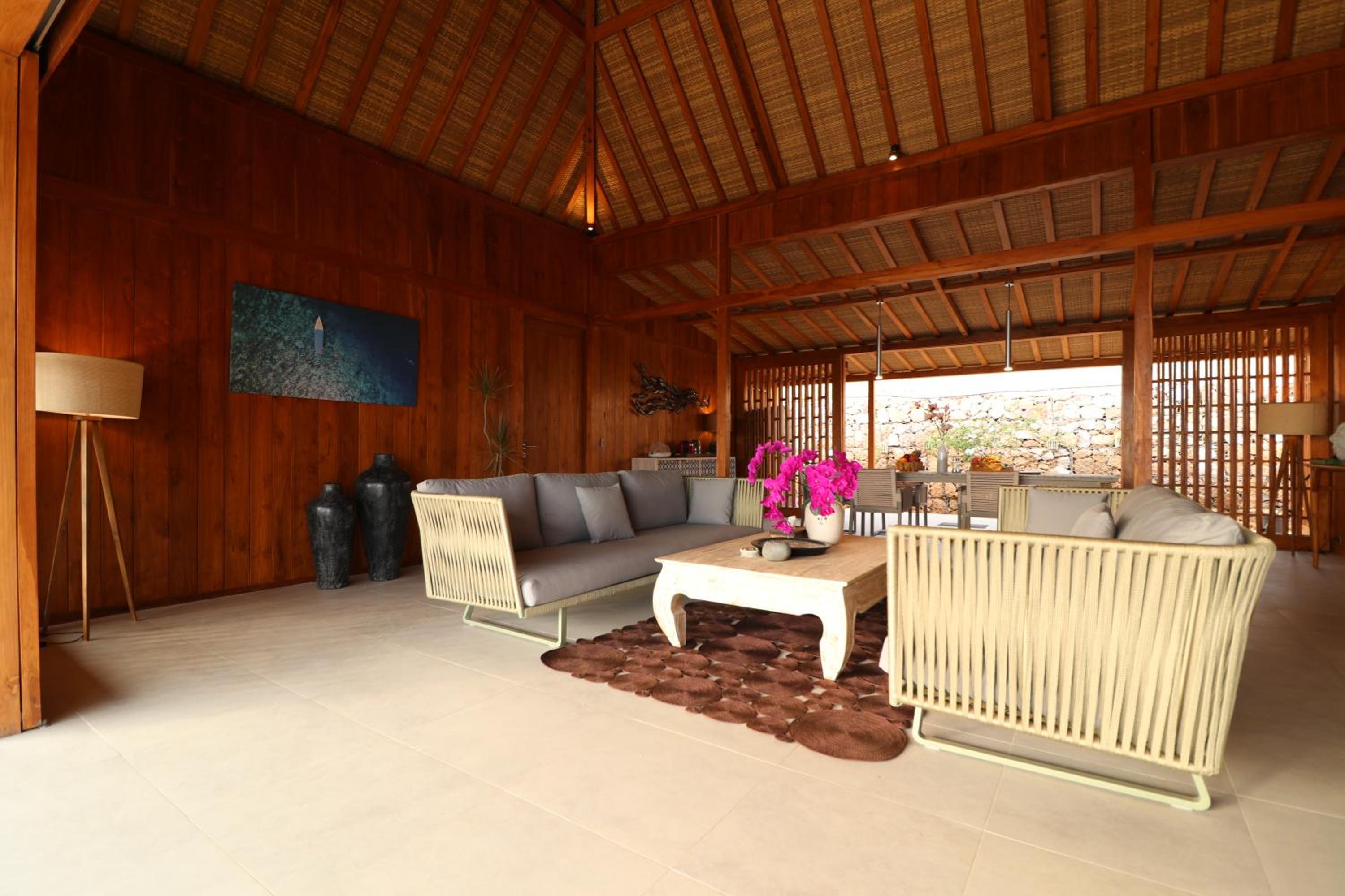 Villa with Private Pool - Photo 26
