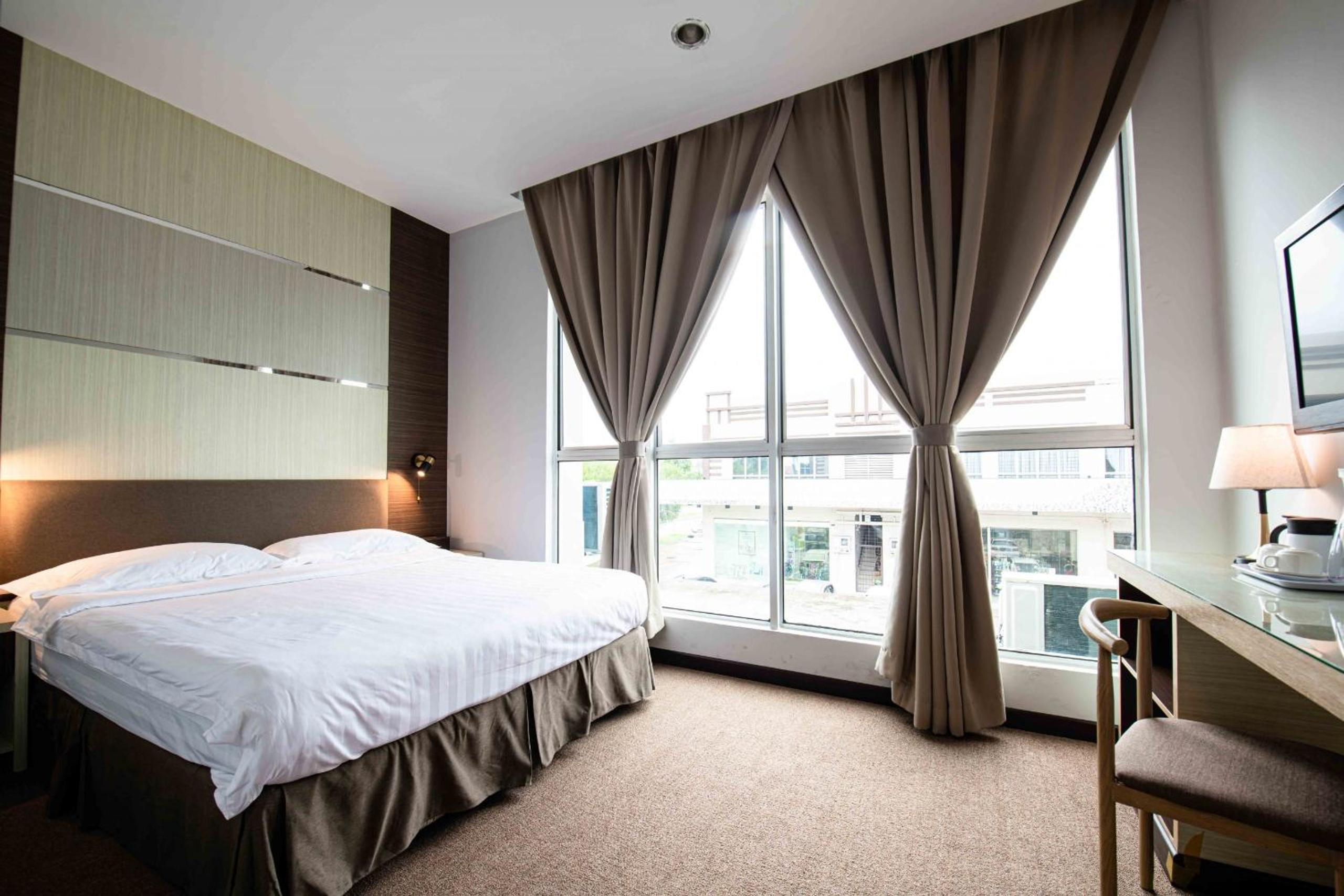 Deluxe Queen Room