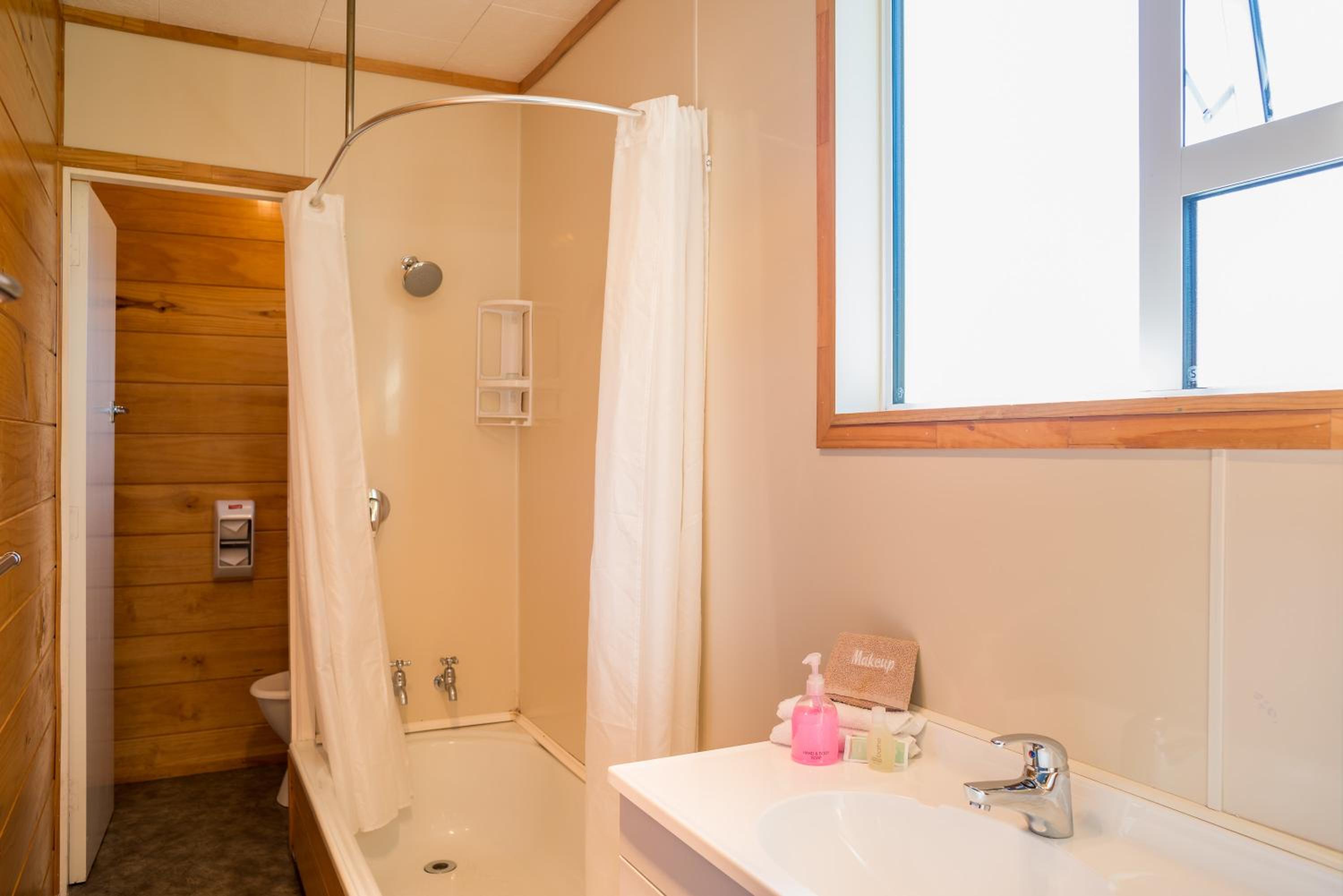 One-Bedroom Motel photo 2