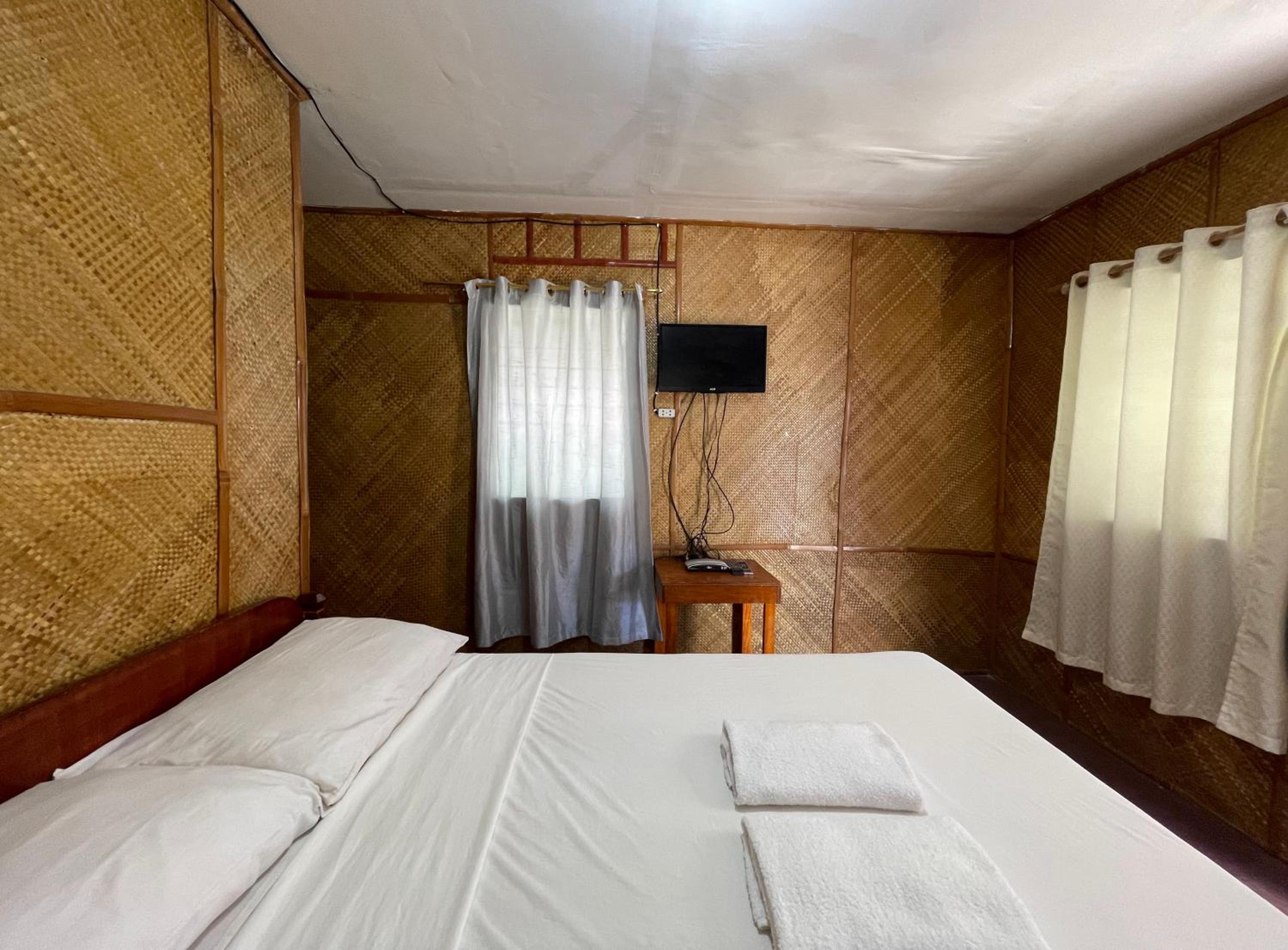 Deluxe Room - Photo 5