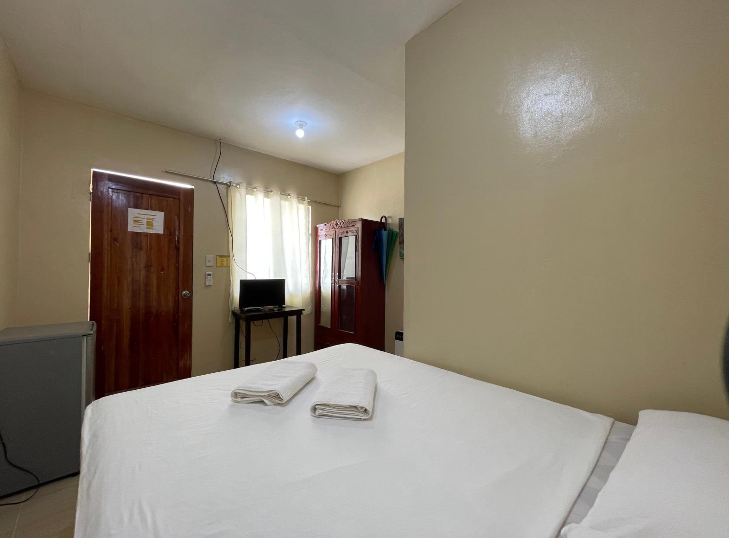 Deluxe Room - Photo 17