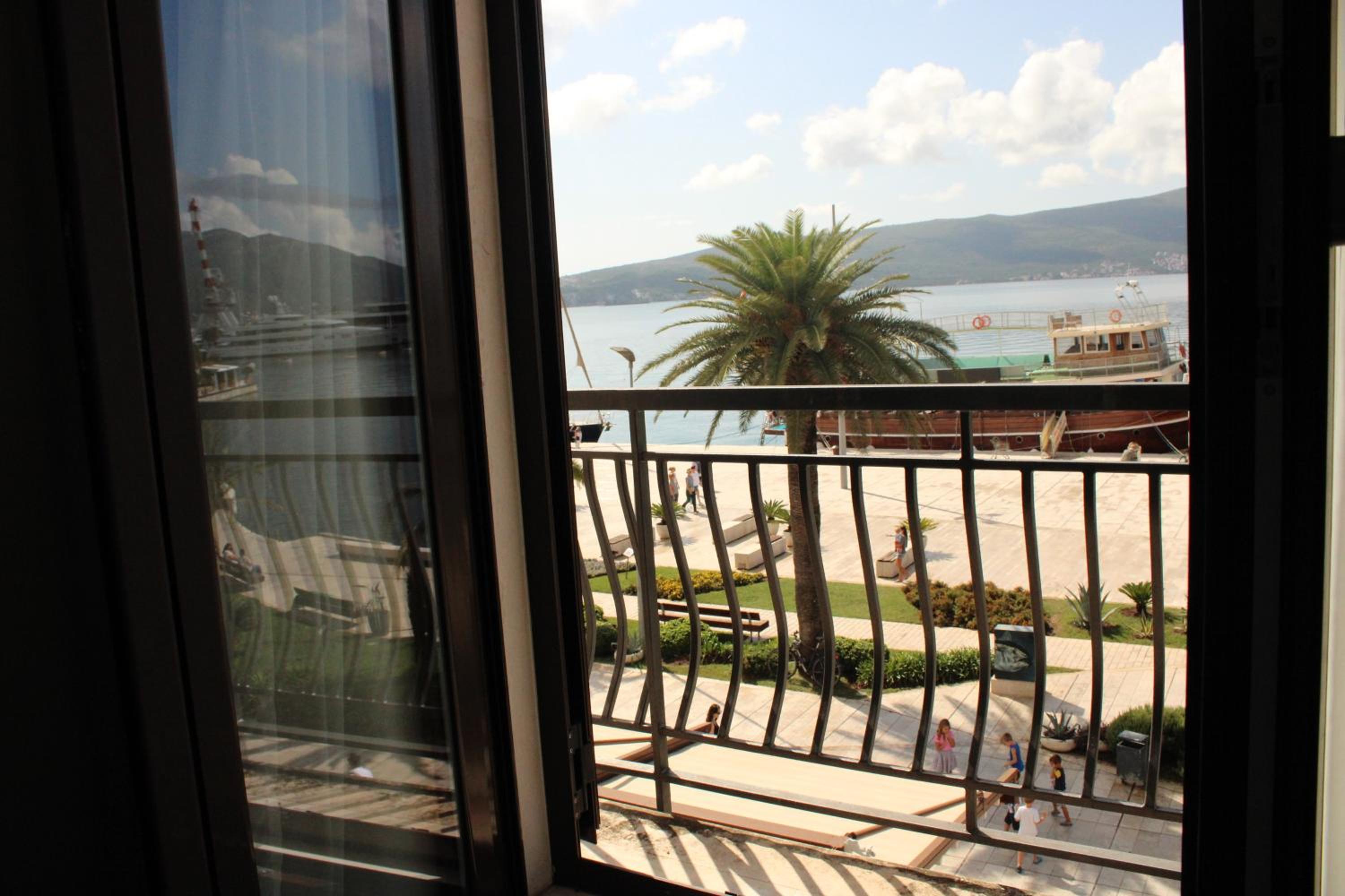Double or Twin Room with Sea View photo 2
