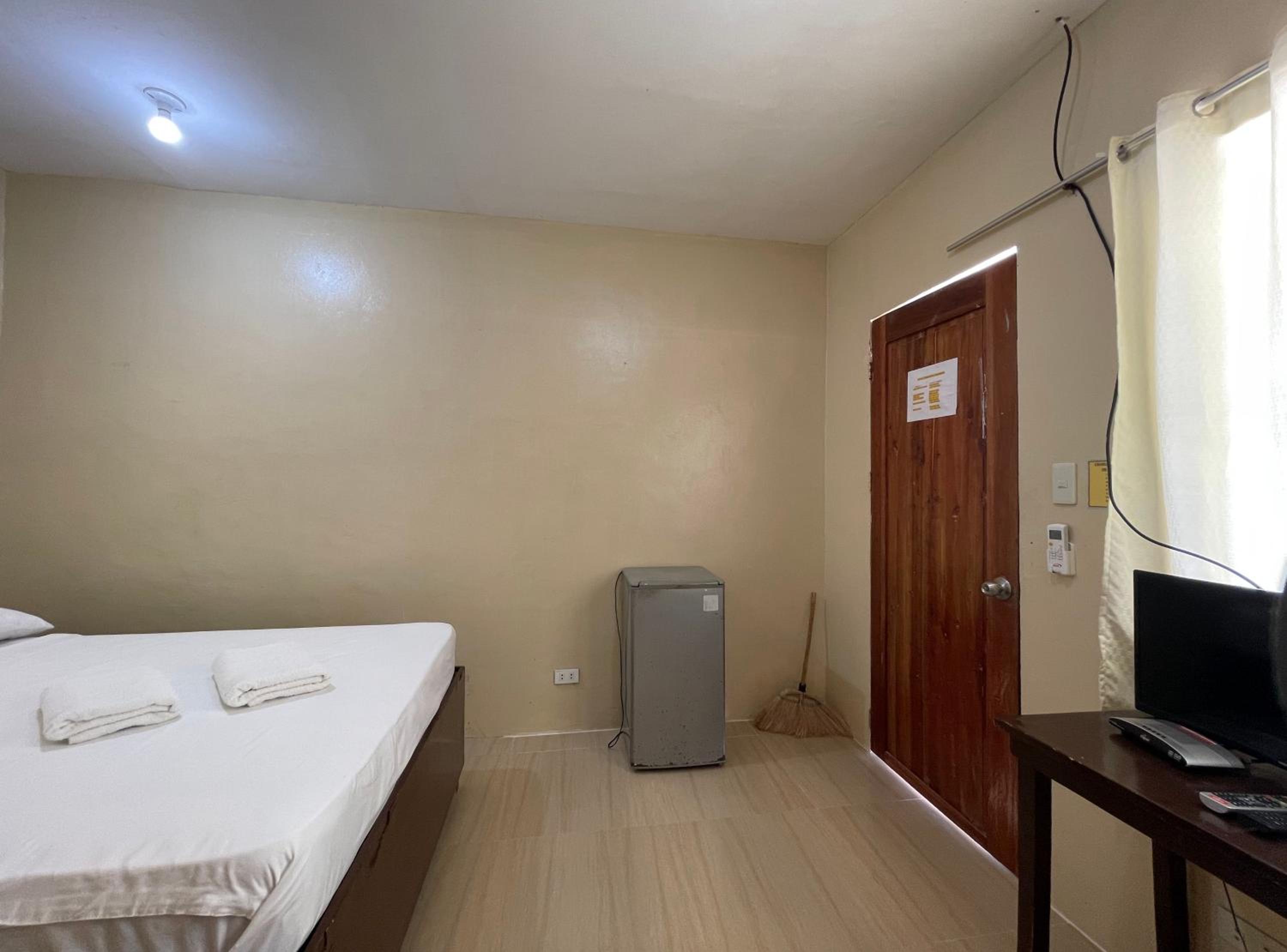Deluxe Room - Photo 16