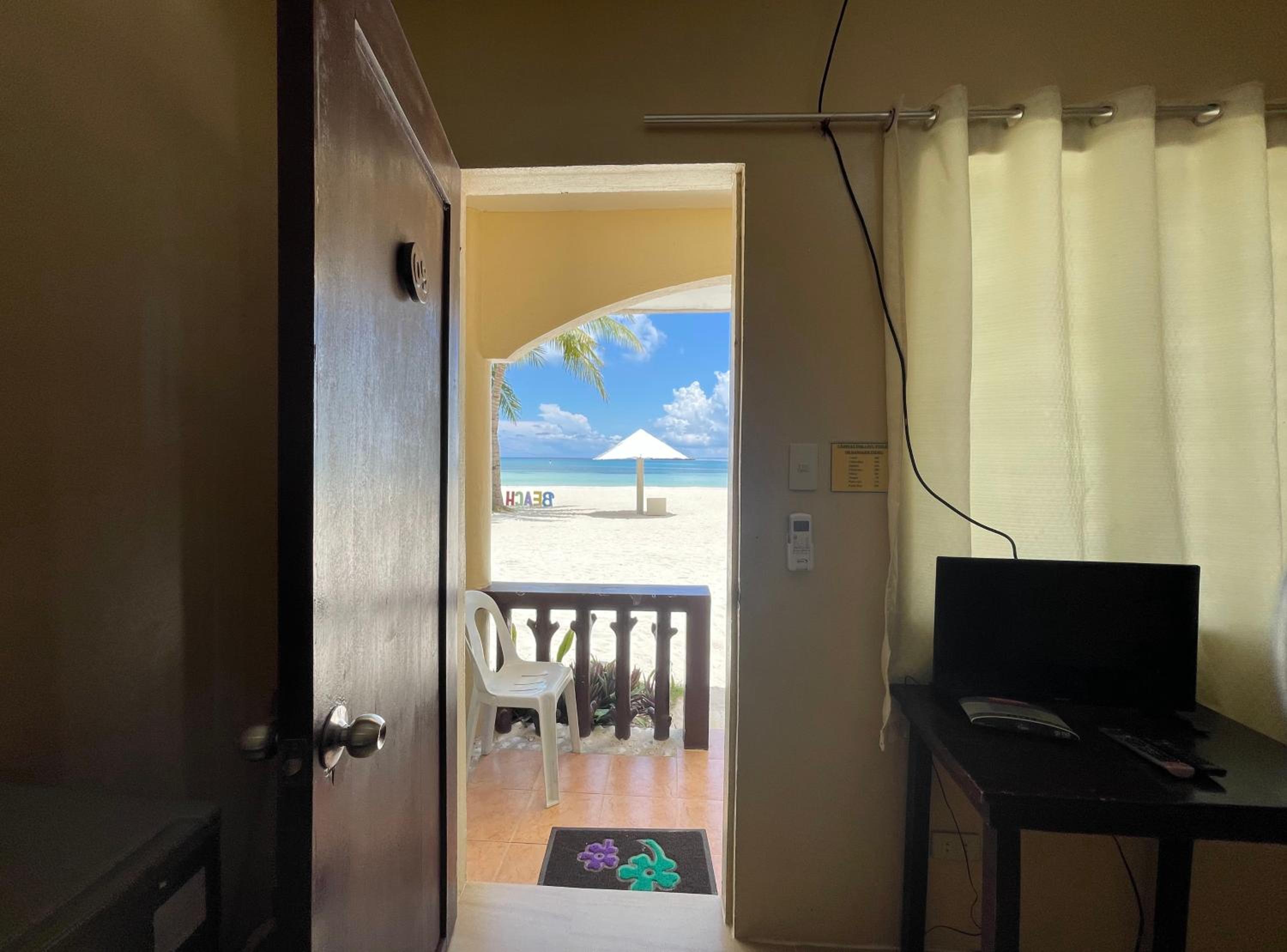 Deluxe Room - Photo 6