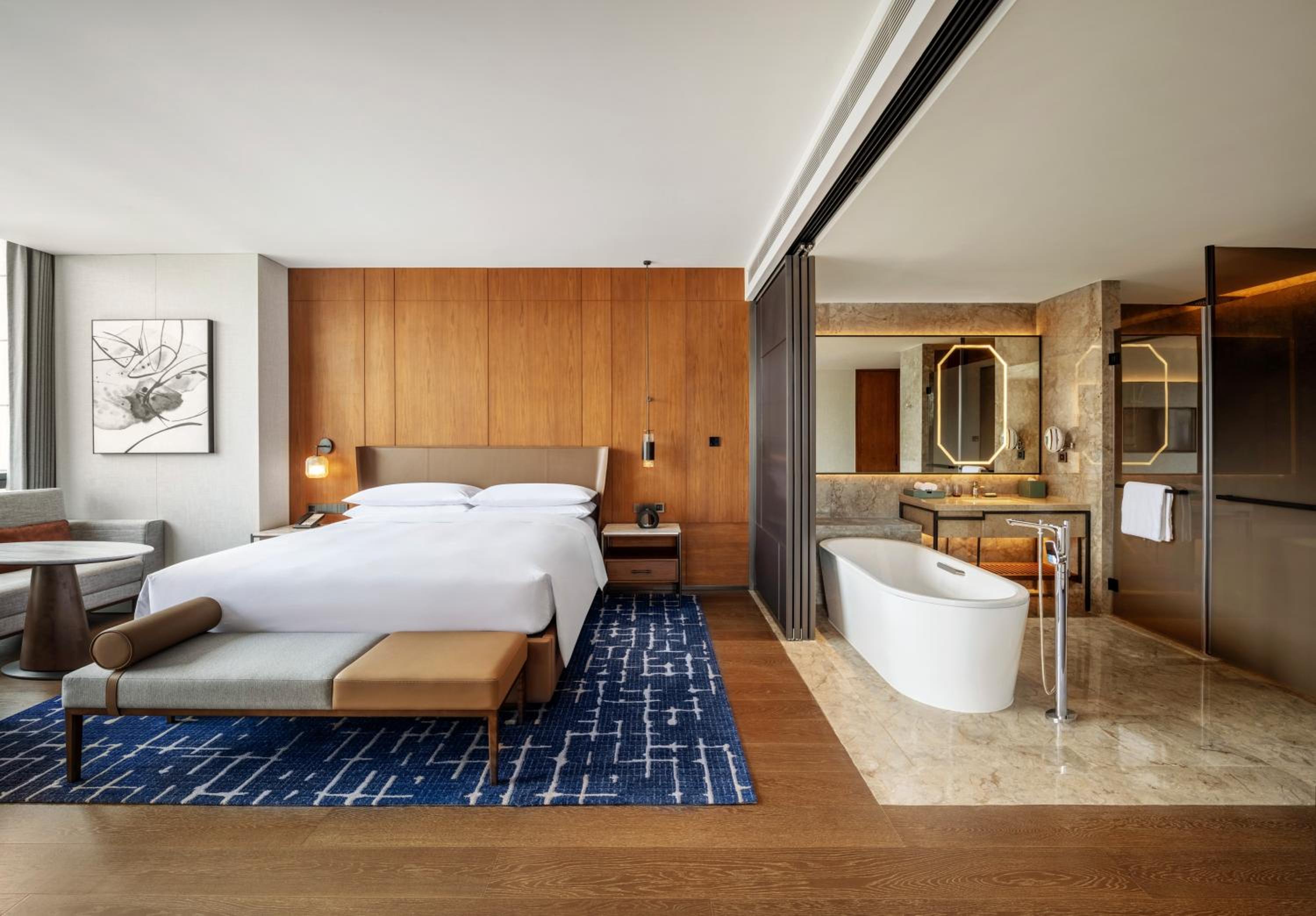 Panorma King Suite with Club Lounge Access
