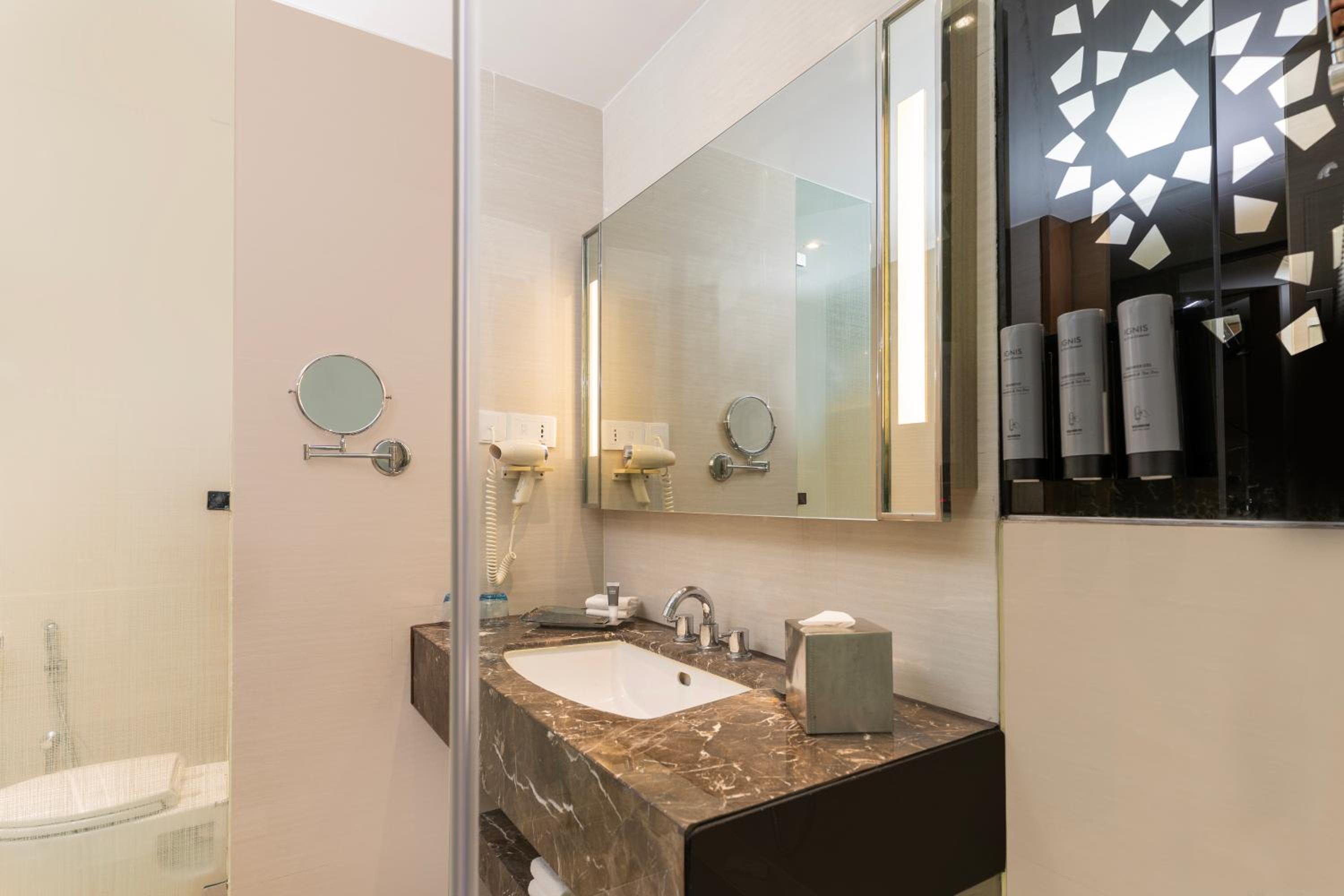 Deluxe King Room with Enjoy INR 750 F&B Credit, 15% off Spa, Early check-in Late check-out (Subject to availability) - Photo 4