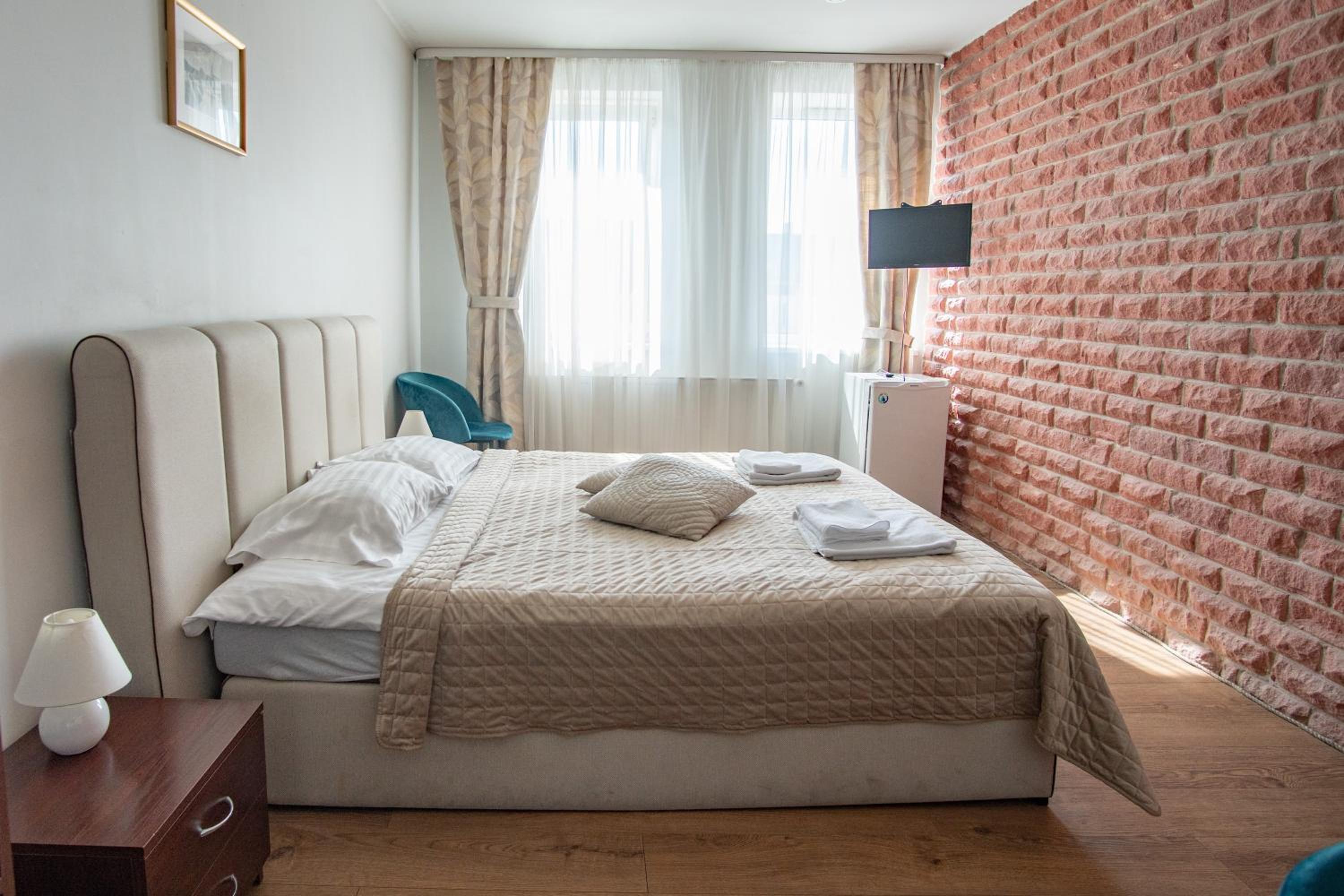 Double or Twin Room - Photo 7