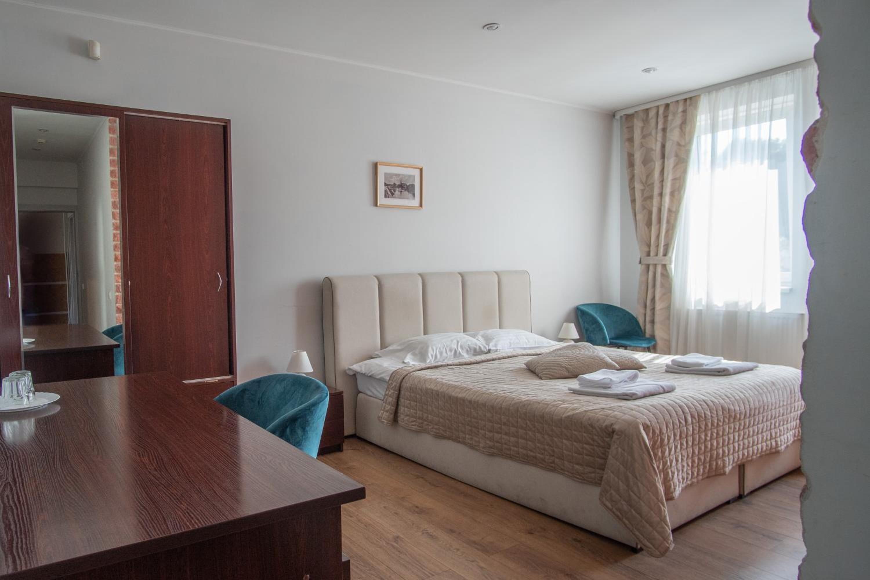 Double or Twin Room - Photo 5