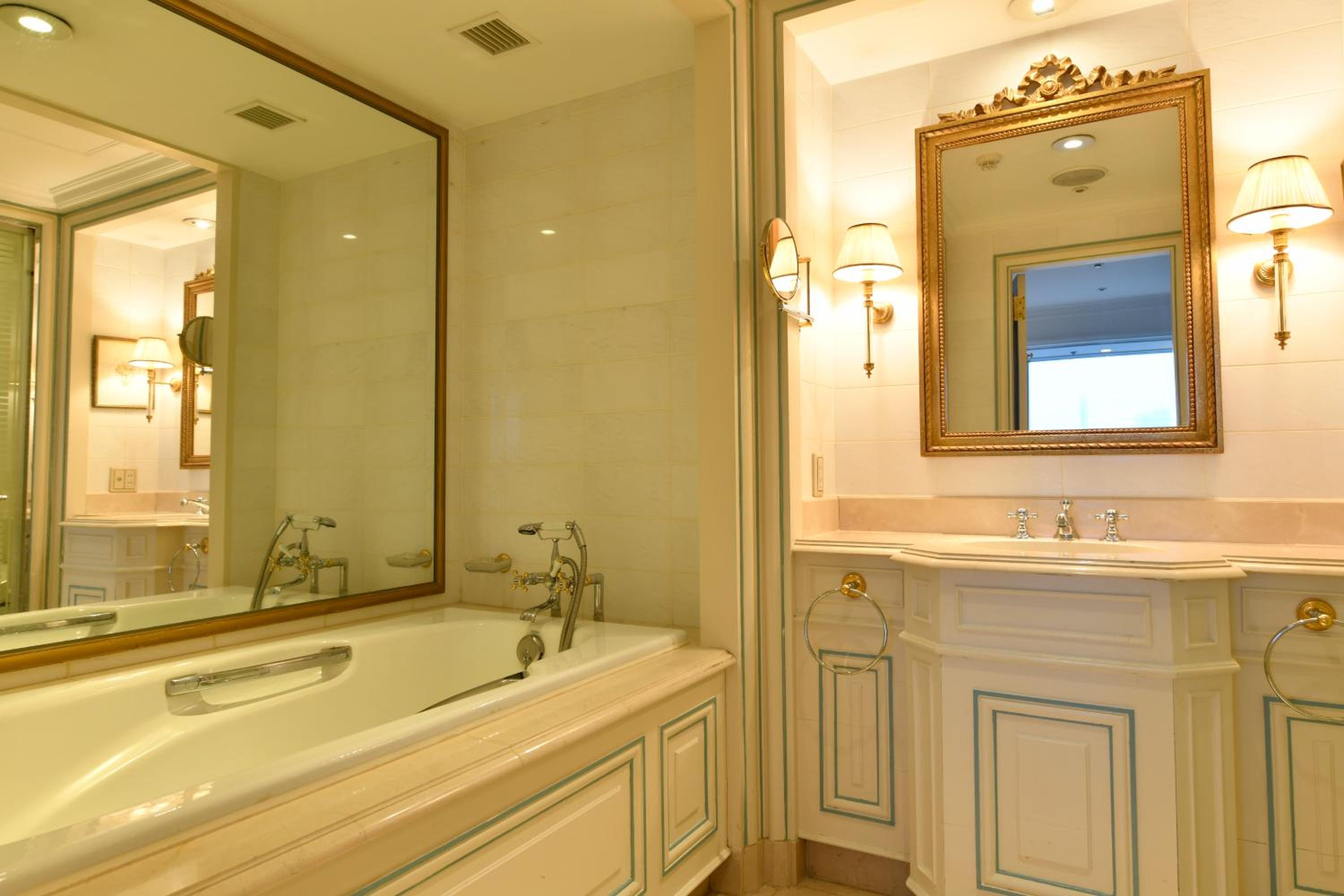 Check in after 3PM - Grand Club Floor Double Suite  - Tower Building - Non-Smoking photo 3