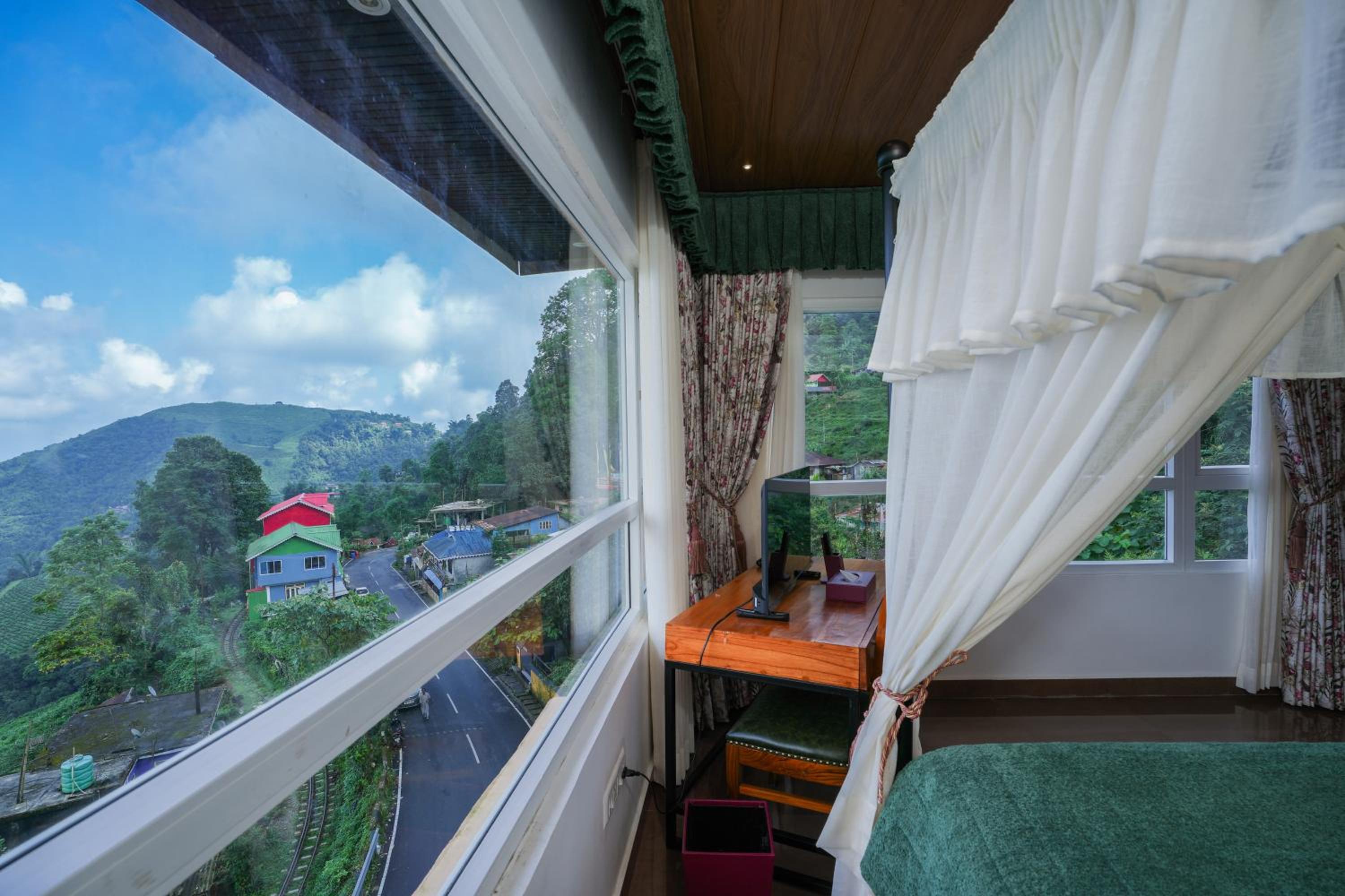Attic Room With Mountain View photo 2