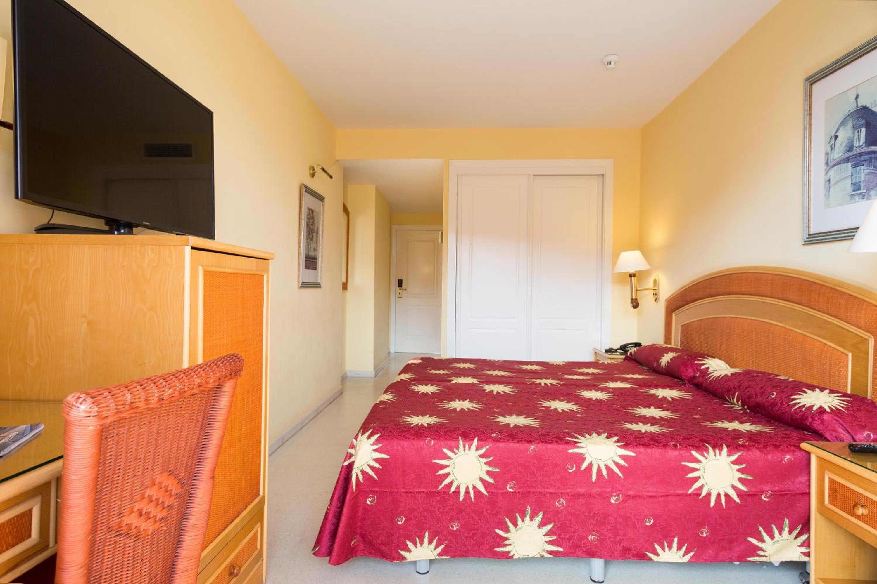 Standard Double Room (2 Adults) - Photo 2