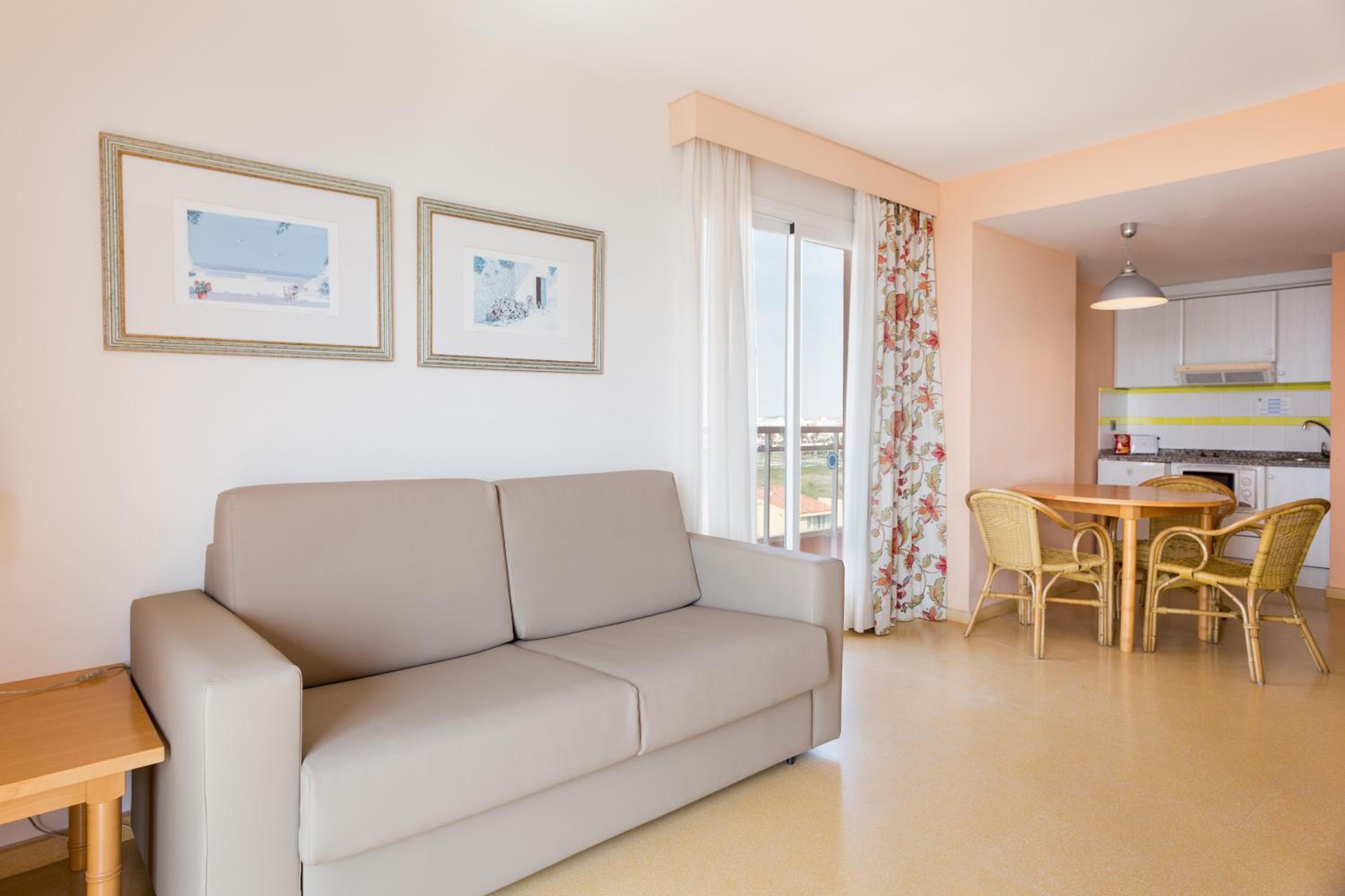 One-Bedroom Apartment (2 Adults + 1 Child) - Photo 4
