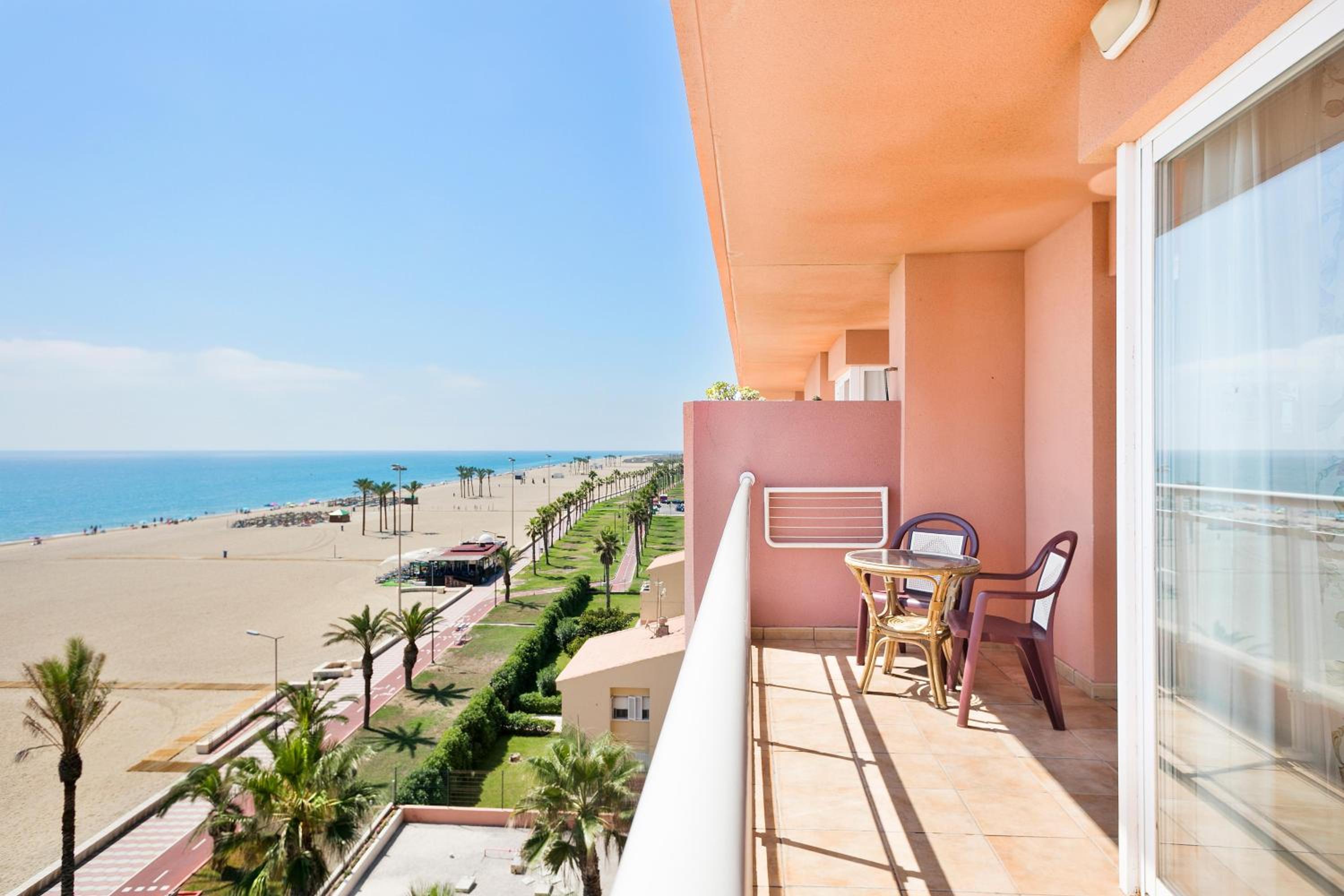 Double Room with Front Sea View (2 Adults) - Photo 4